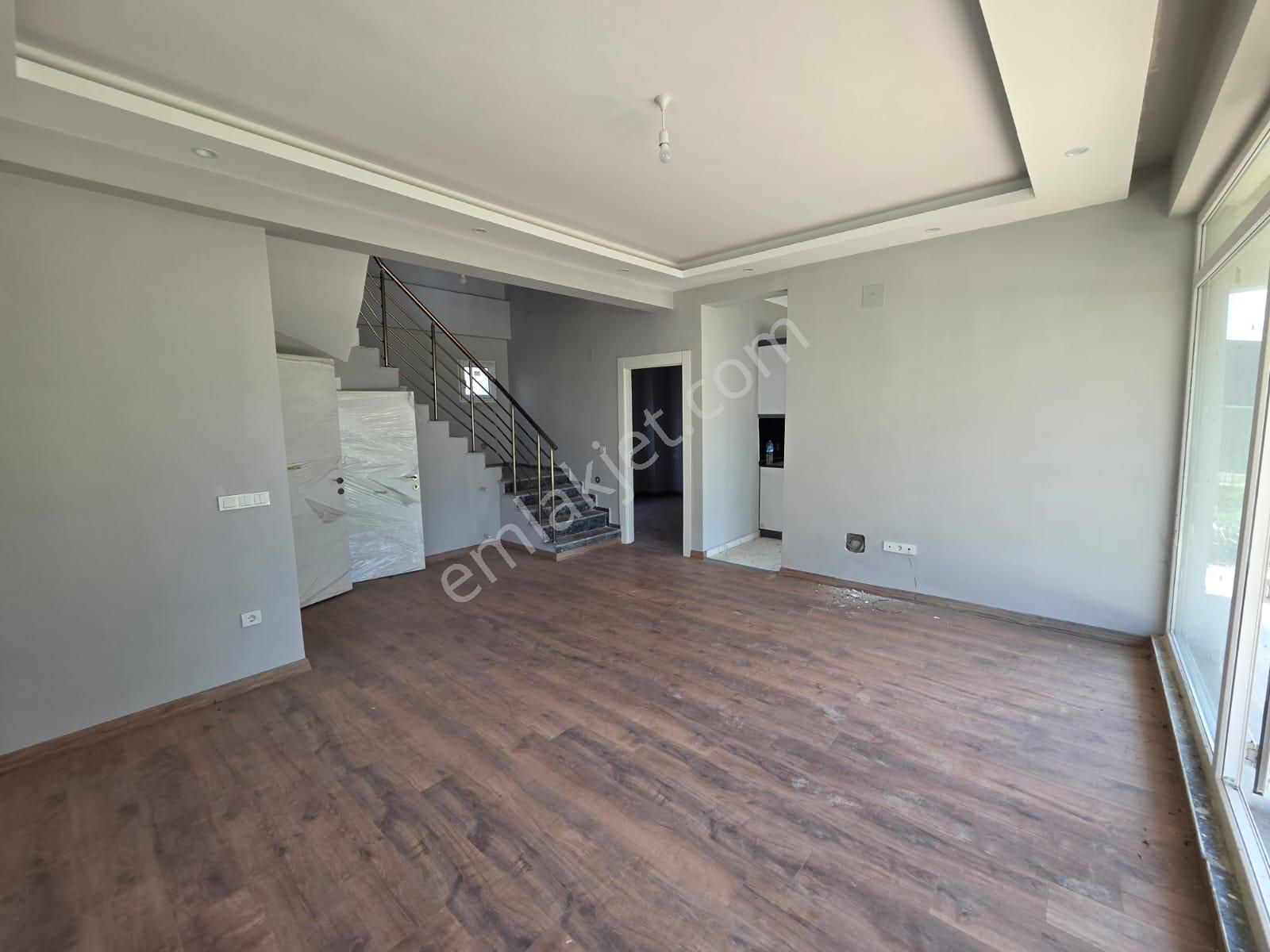 Haydar Emlaktan Yenicede Denize Sıfırhavuzlu Sitede Müstakil Dubleks Villa - Görsel 8