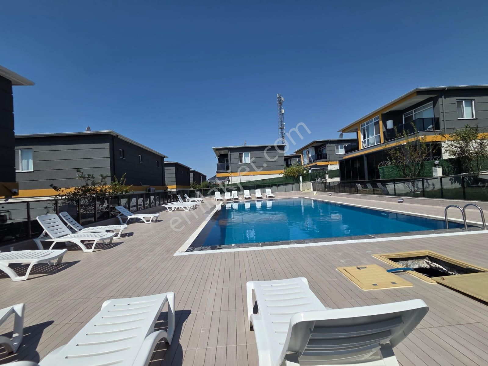 Haydar Emlaktan Yenicede Denize Sıfırhavuzlu Sitede Müstakil Dubleks Villa - Görsel 2