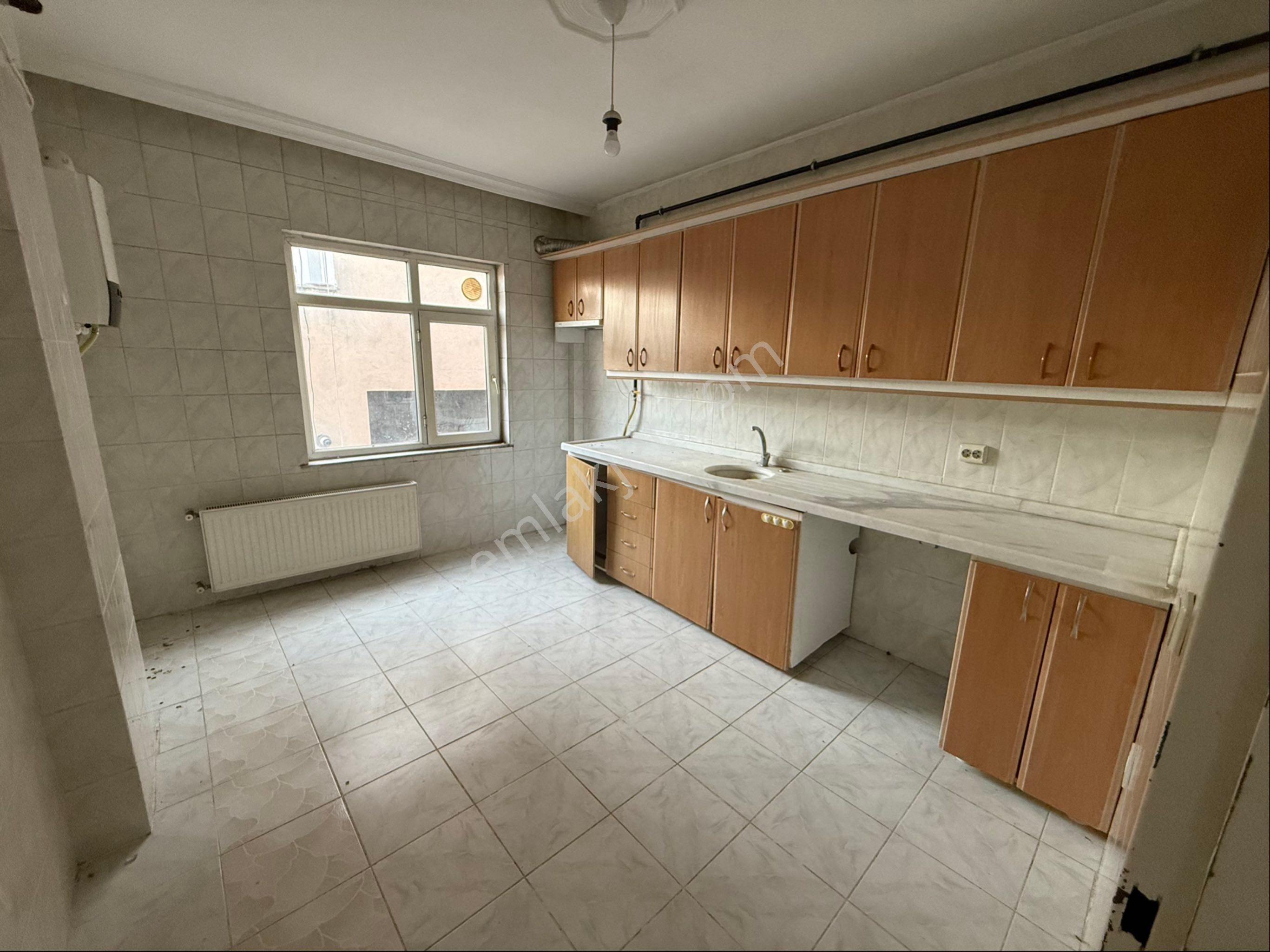 Şiyar Emlak Şehir Merkezinde Park Hastanesi Civarında Kiralık 3+1 Daire