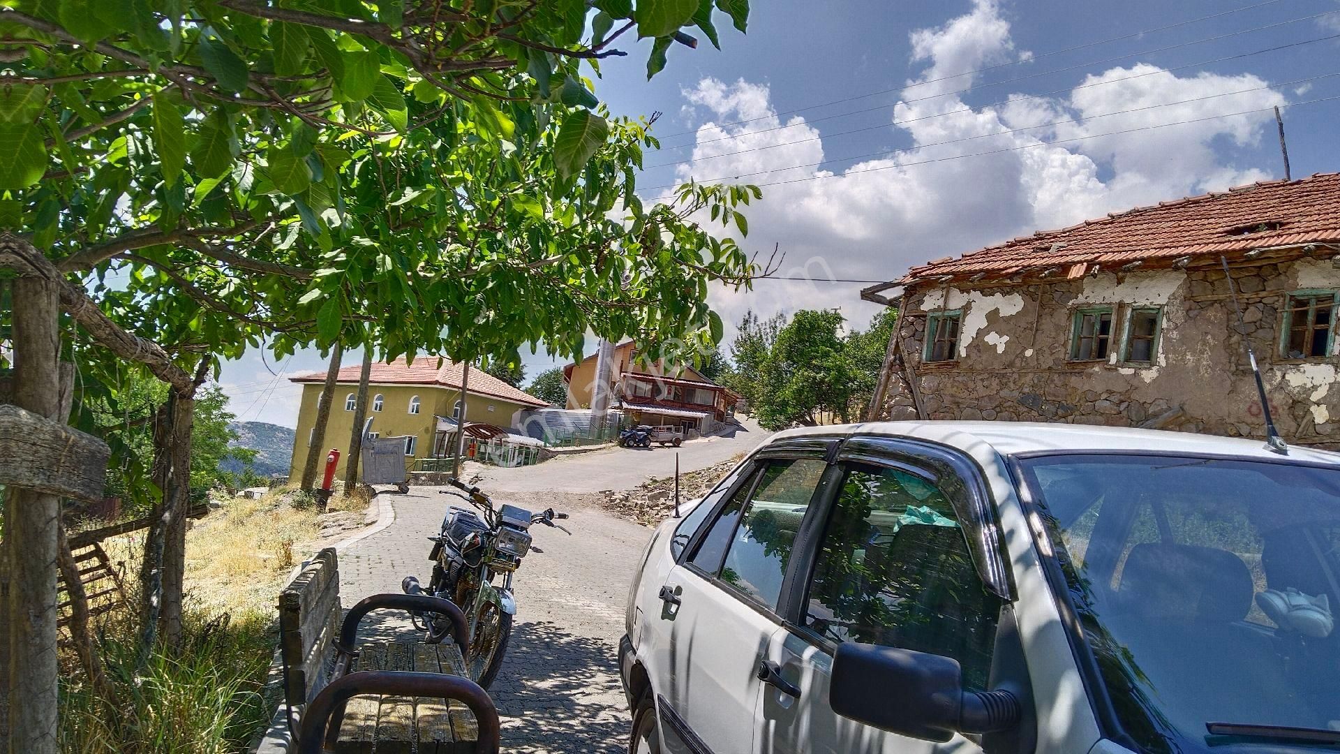 Kızılcahamam Akçakese Köyünde 741 M2 Tarla Ve Bağ Satılıktır