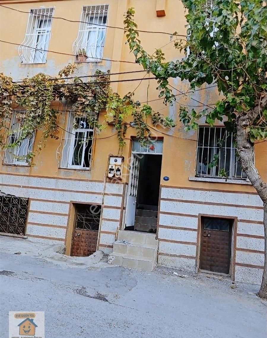 İzmir Konak Selçuk Mah De 2+1 2 Katlı Bahçeli Müstakil Ev