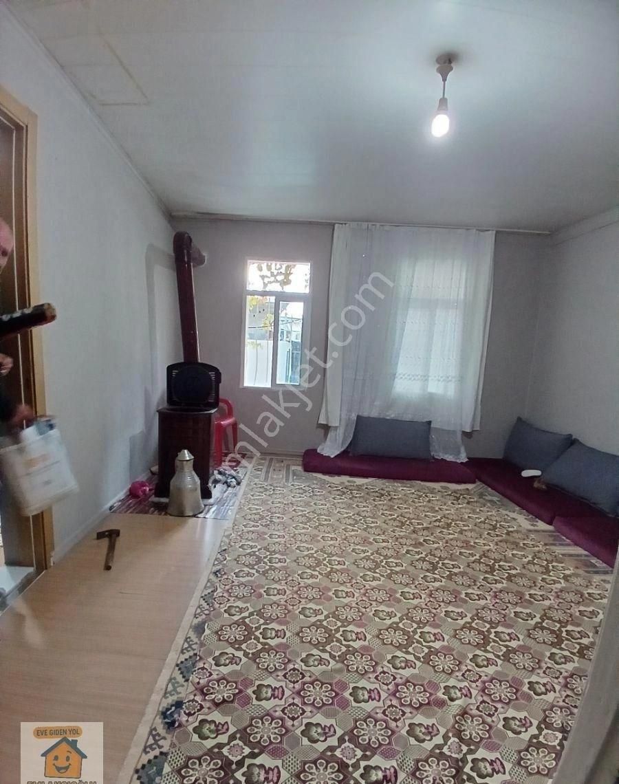 İzmir Konak Selçuk Mah De 2+1 2 Katlı Bahçeli Müstakil Ev - Görsel 4