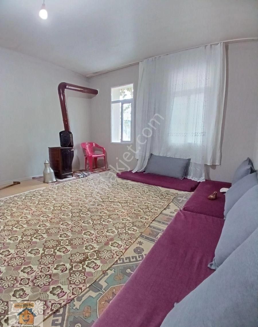 İzmir Konak Selçuk Mah De 2+1 2 Katlı Bahçeli Müstakil Ev - Görsel 3