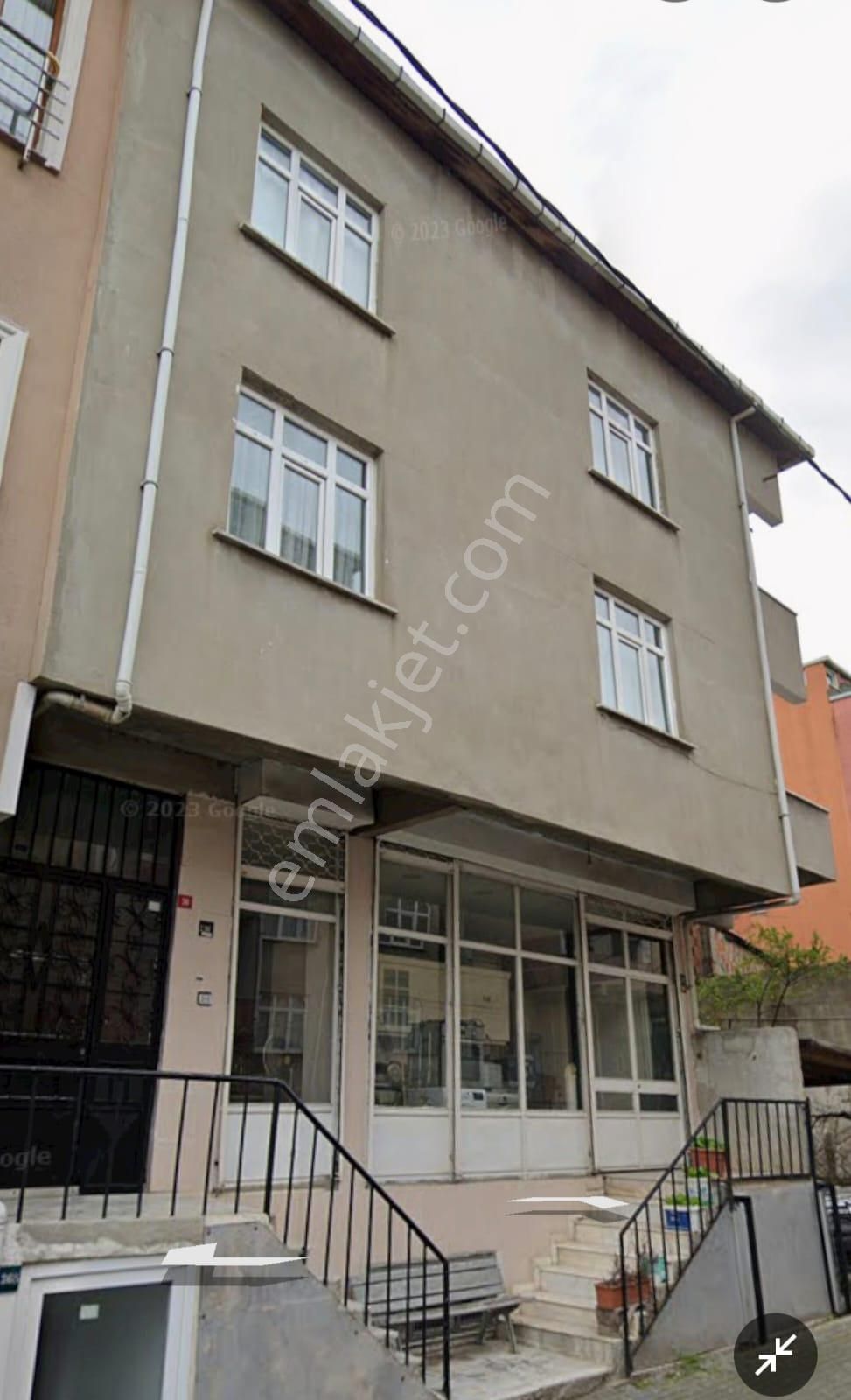 Ümraniye Dudullu Ademyavuz 'da Ana Cadde Paralelinde 206 M2 3 Katlı Müstakil Bina
