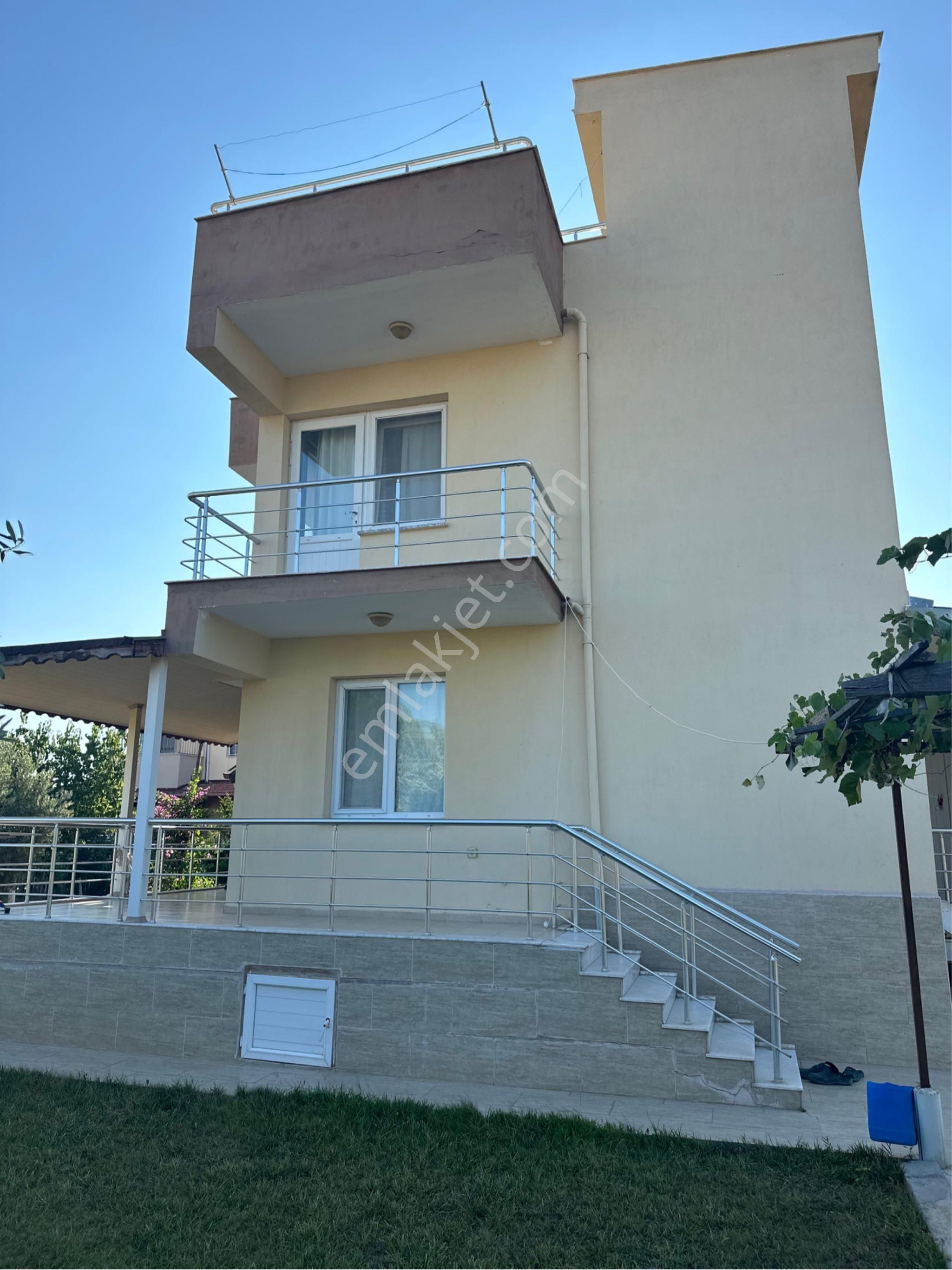 Dikili Salıhleraltı Gazeteciler Sitesinde Köşebaşı Yazlık
