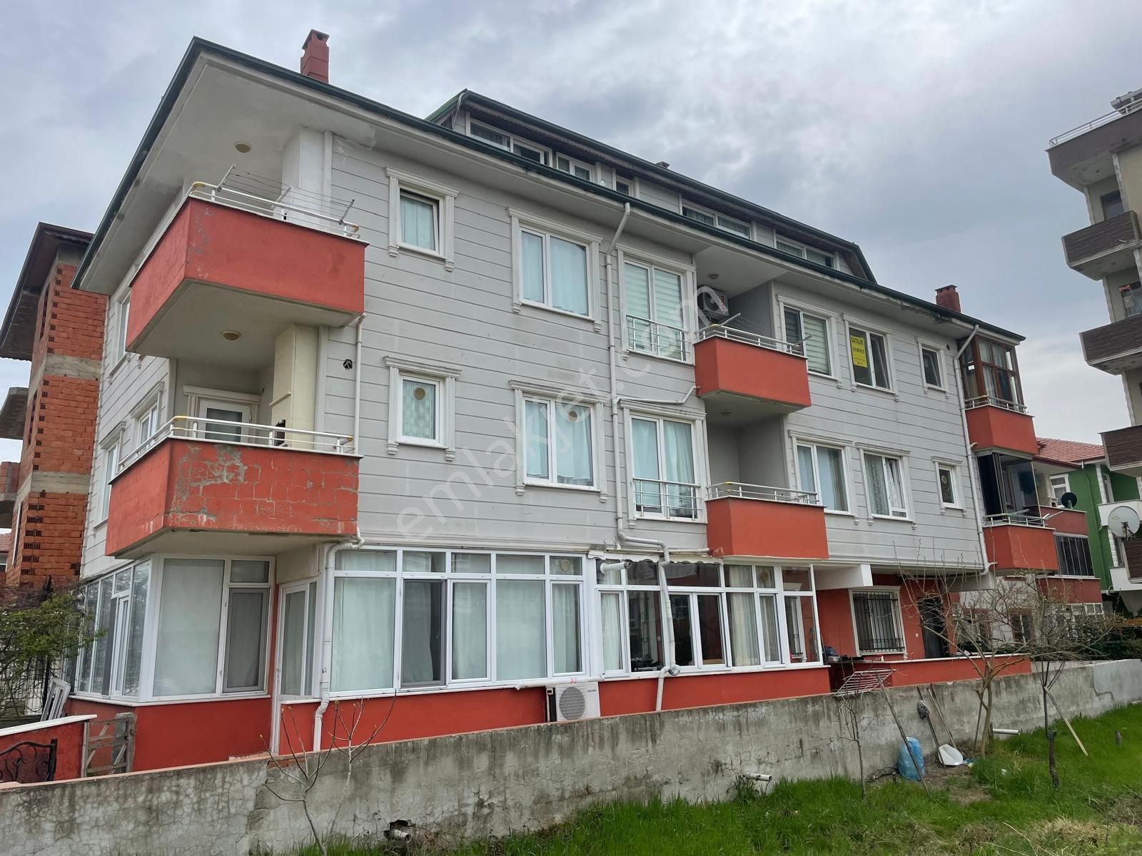 Karasu 32 Evler Mevkii 2+1 Denize Yürüme Mesafesinde Kombi & Petekli Satılık Daire