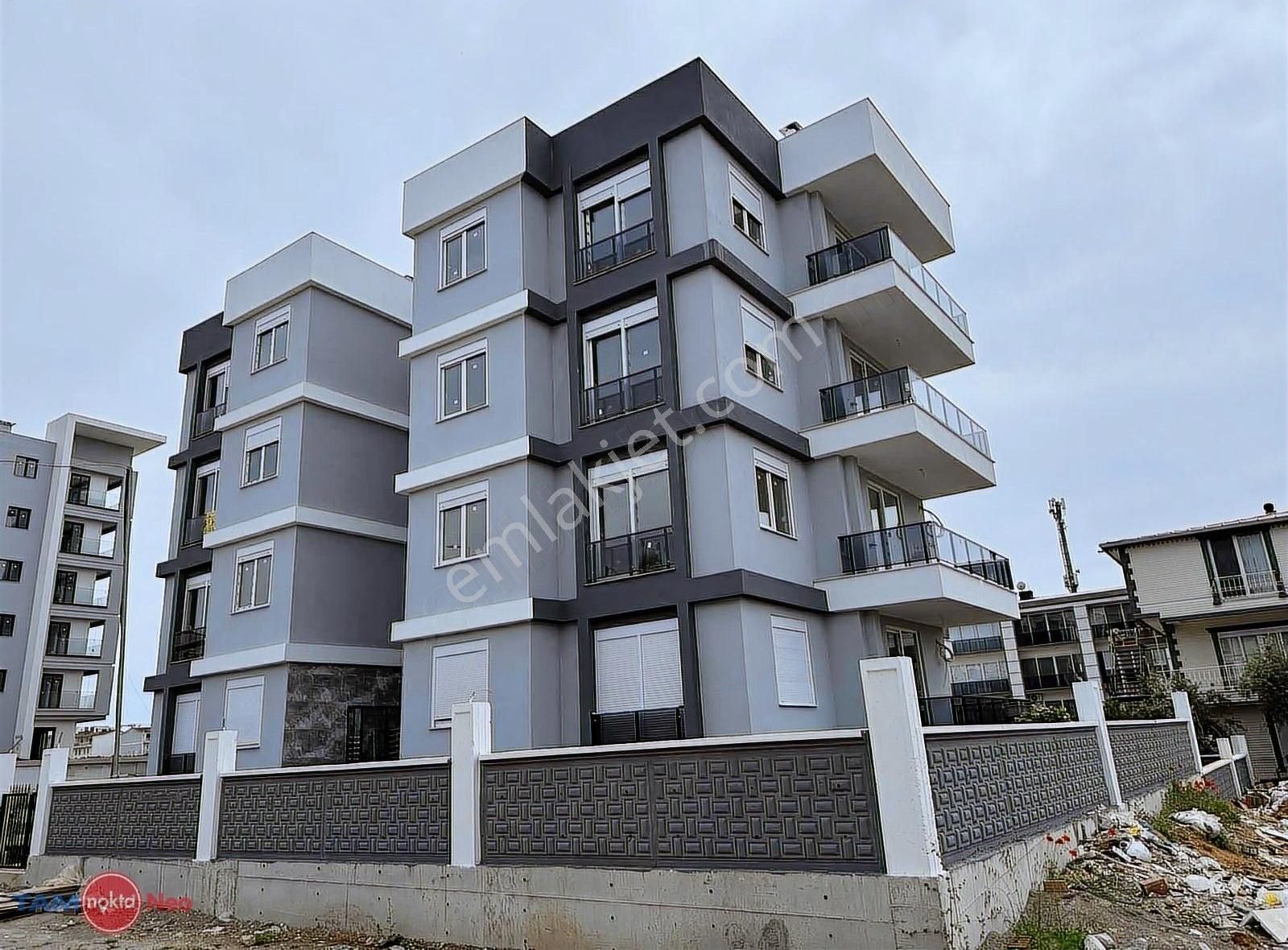Altıntaş'ta Havuzlu Sitede Satılık Bahçe Dubleks