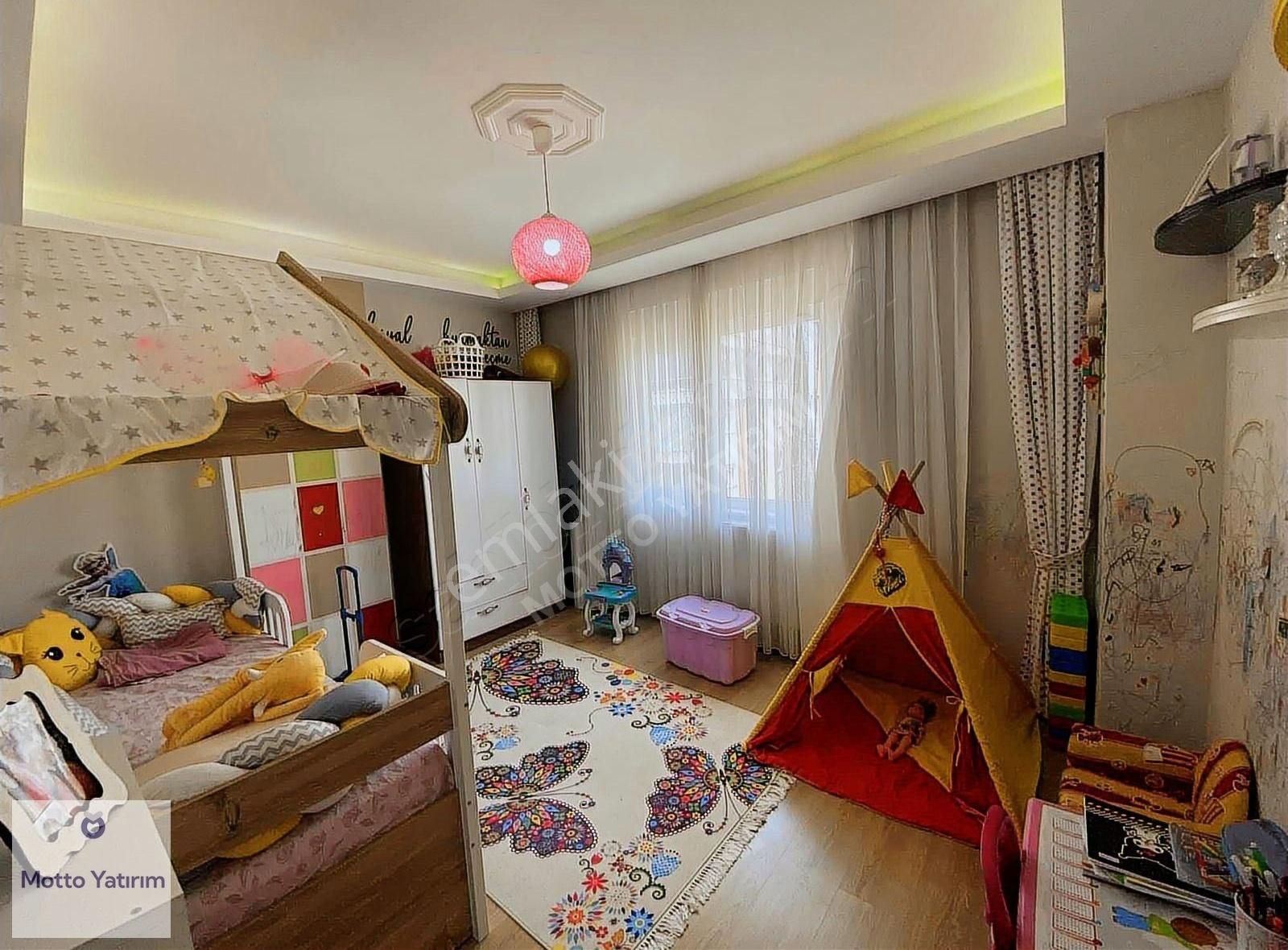 Kızıltoprak Mahallesinde Kaloriferli 3+1 Eşyalı Kiralık Daire