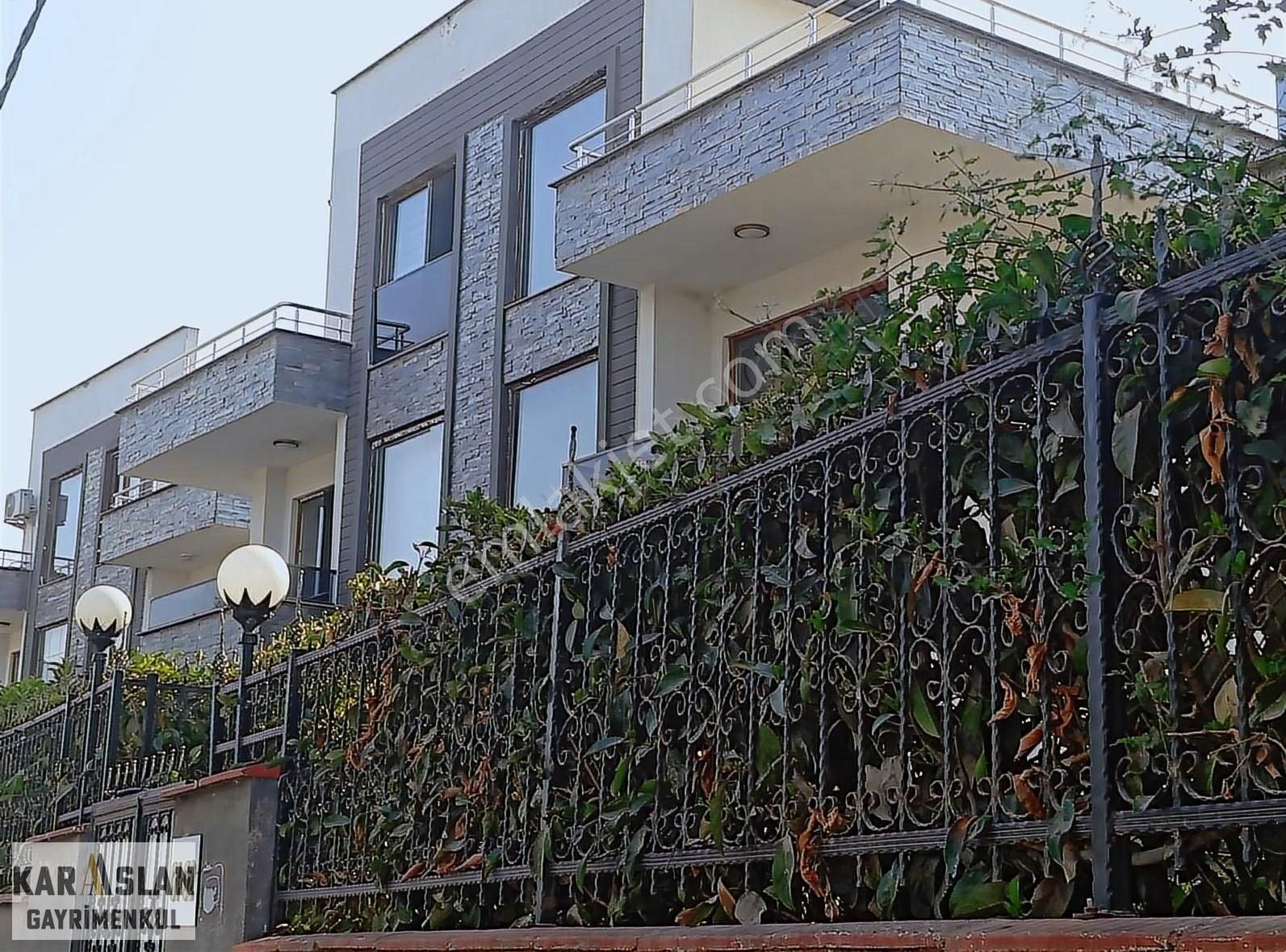 Başiskele Merkez'de Müstakil Girişli Satılık Villa