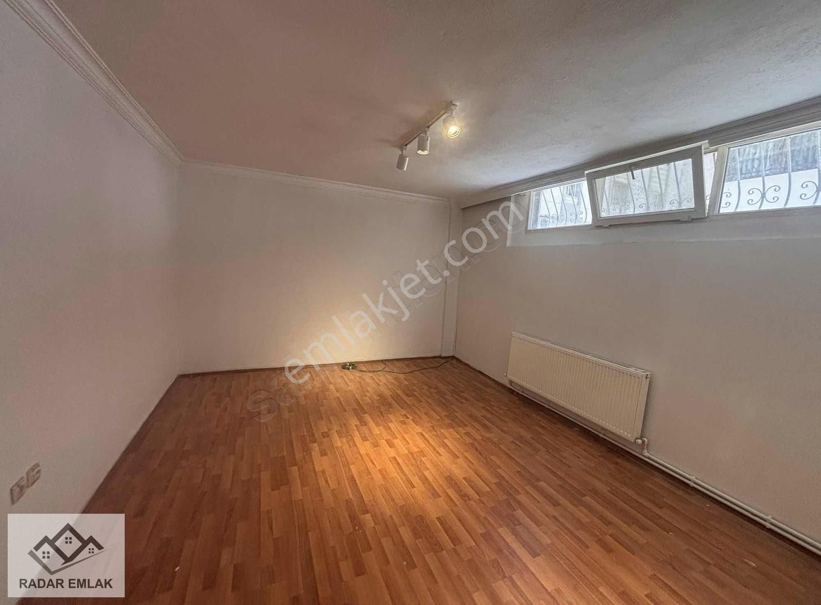 Karabağlar Esentepe'de 1+1 Giriş Katı Daire Kiralık