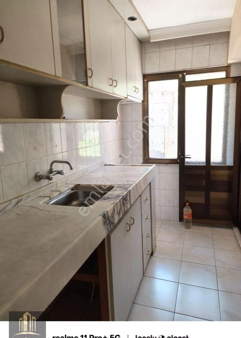 Buca Şirinkapı'da Bahçeli 1+1 Kiralık Daire