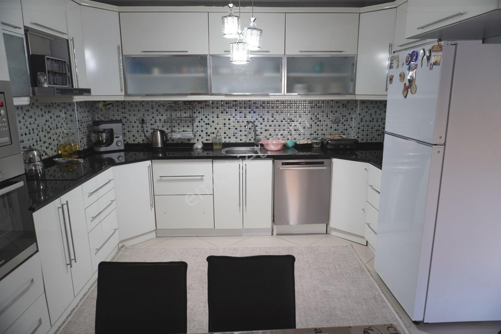 Küçükçiğlide Kiralık Lüx Eşyalı Emsallerinden Geniş 2+1 Klimalı+balkonlu Çiğli Serkan