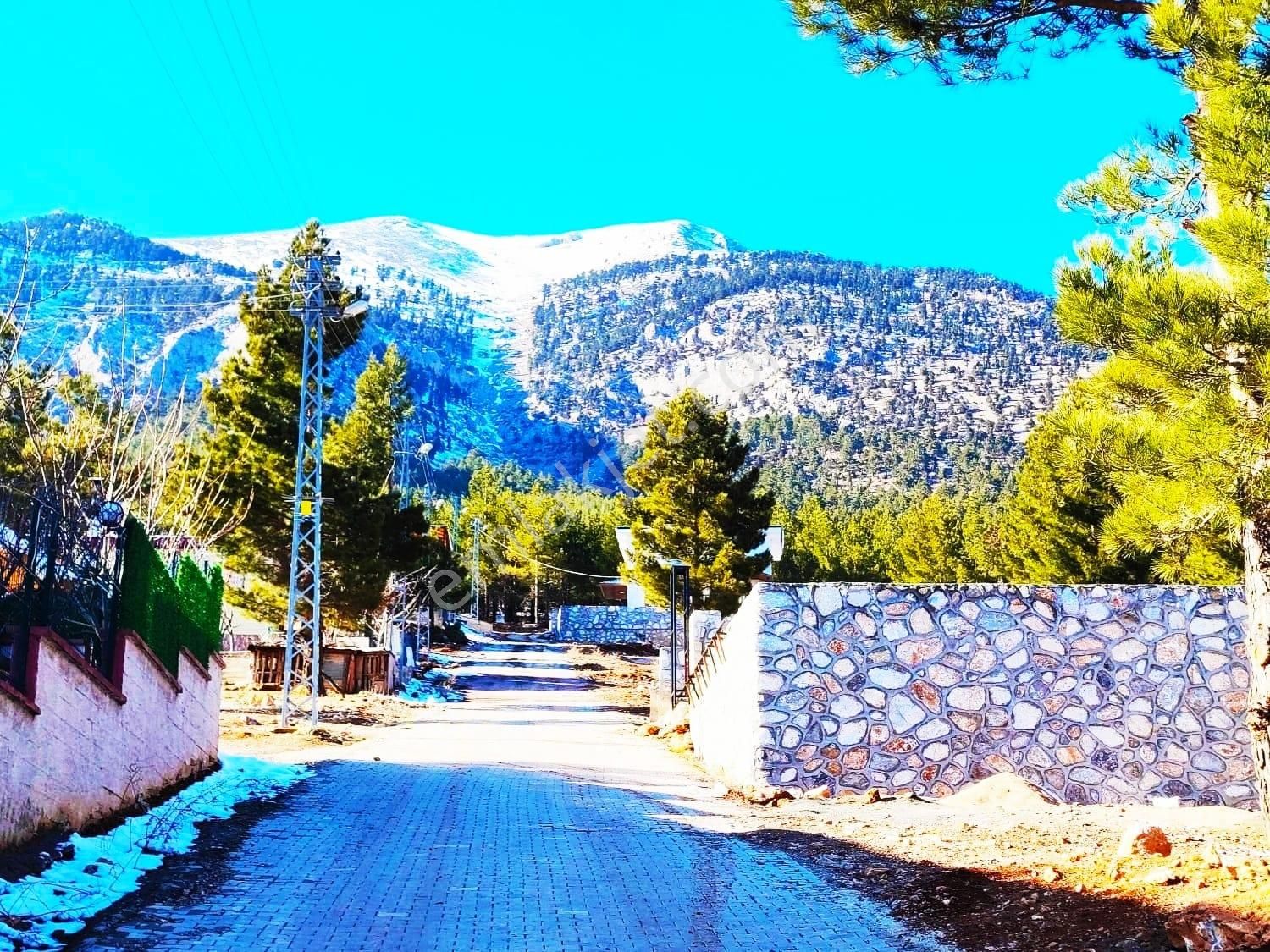 Pozantı Kar Emlaktan Yeni Konacıkta Yüksek Konumlu 370 M2 Arsa