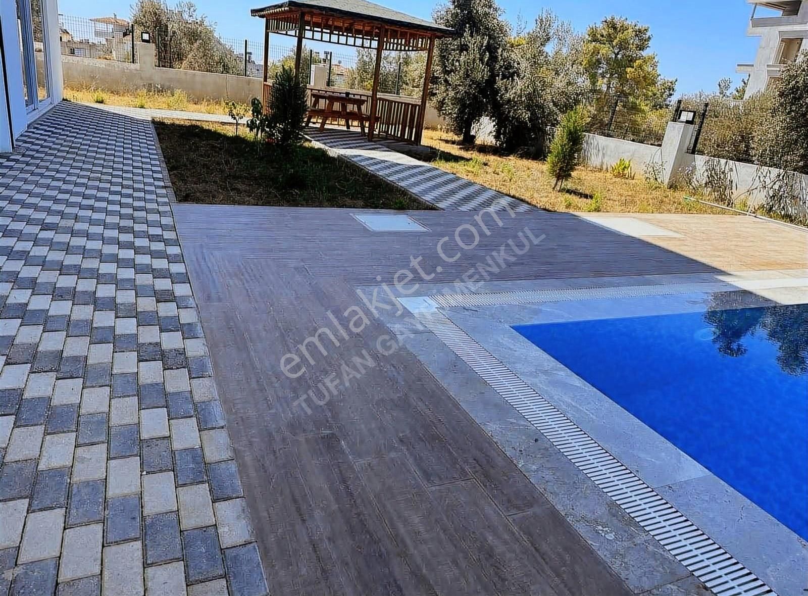 Sarılarda Site İçerisinde Havuzu Sıfır Ultralüks 2-+1 Daire - Görsel 3