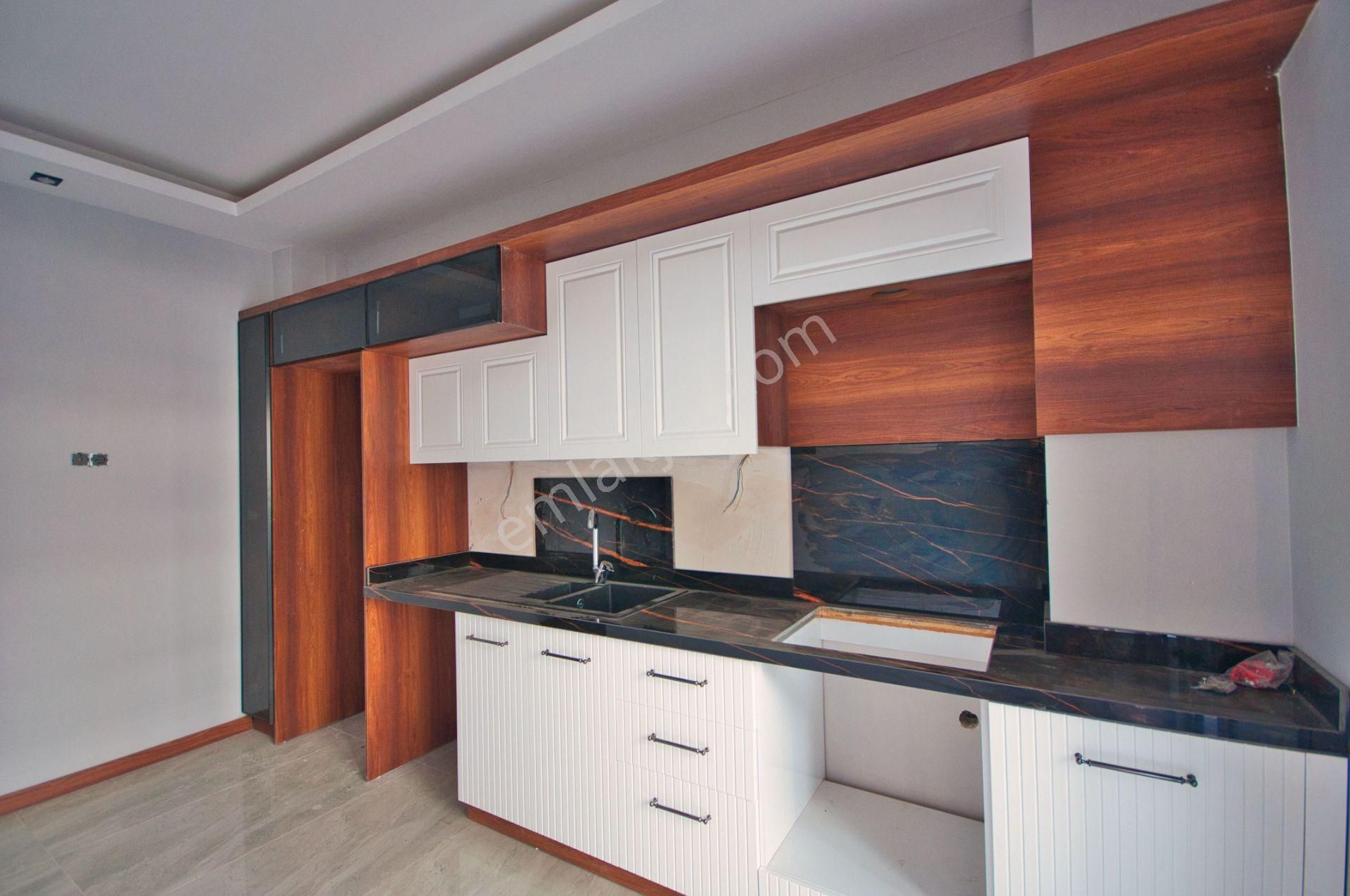 Aktif'ten Akçay'da Satılık Ayrı Mutfaklı Ebeveyn Banyolu Şık 2+1 Daire