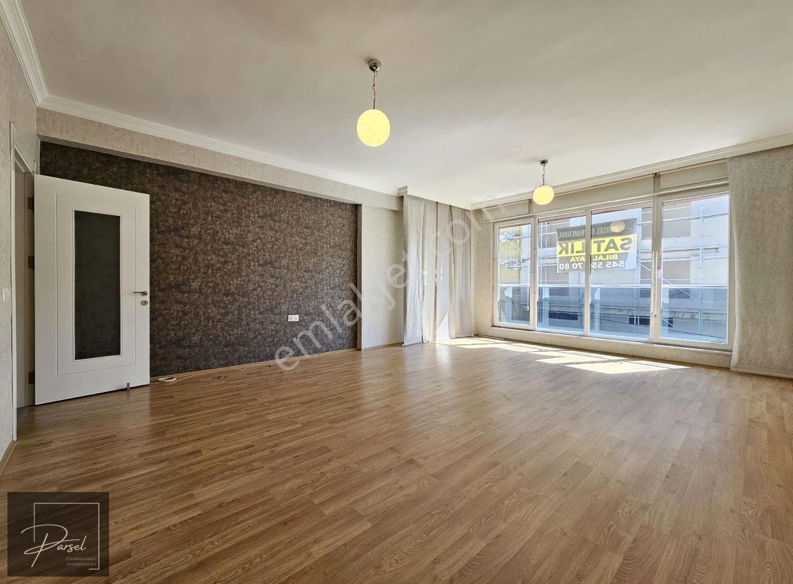 Parsel Gayrimenkulden Batıkent 1.çağdaş Karşısı 180m² Arakat3+1