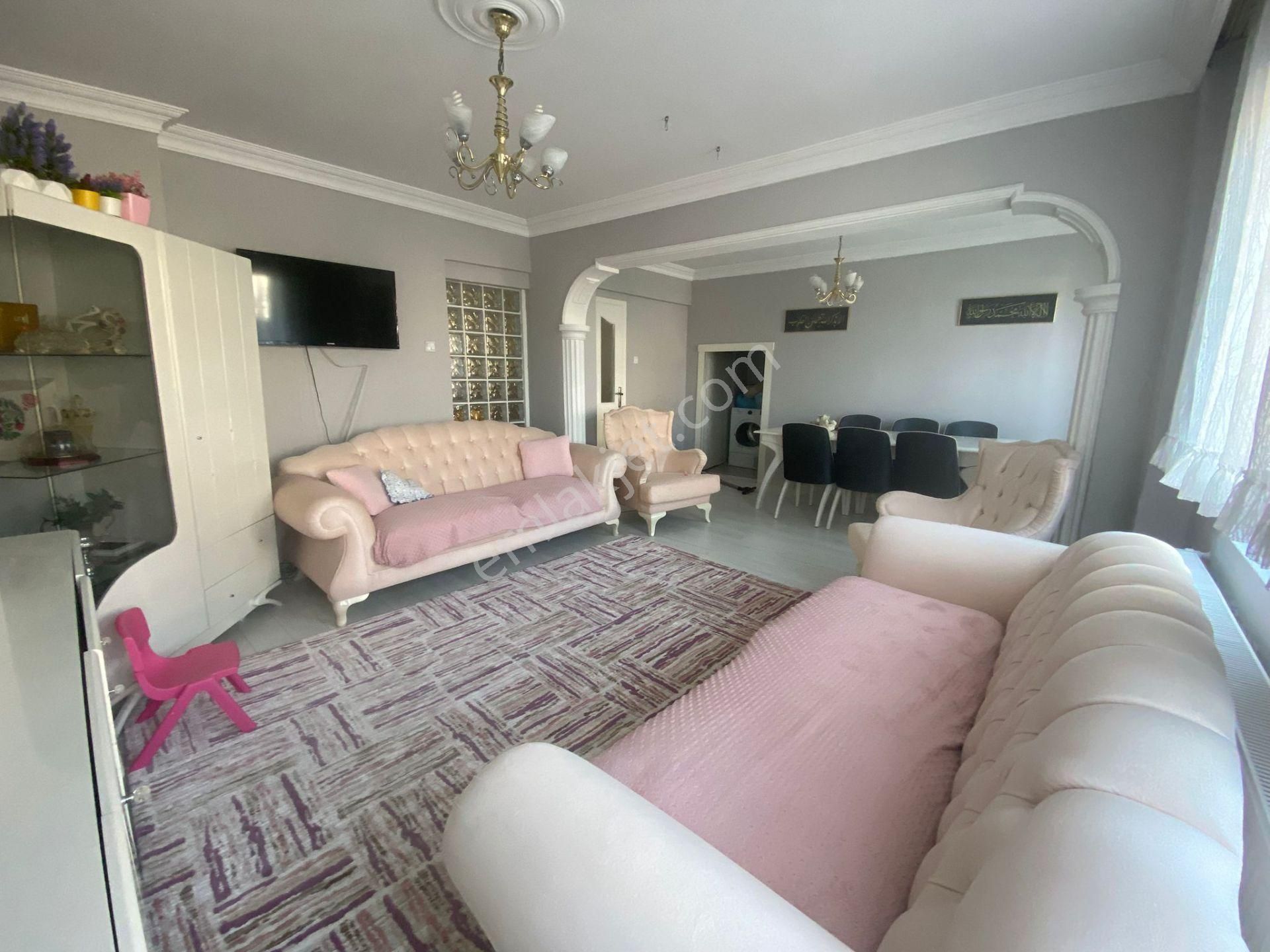 Nidamdan Hocataşkında 2+1 125m2 Kombili Bakımlı Bahçe Katı Daire