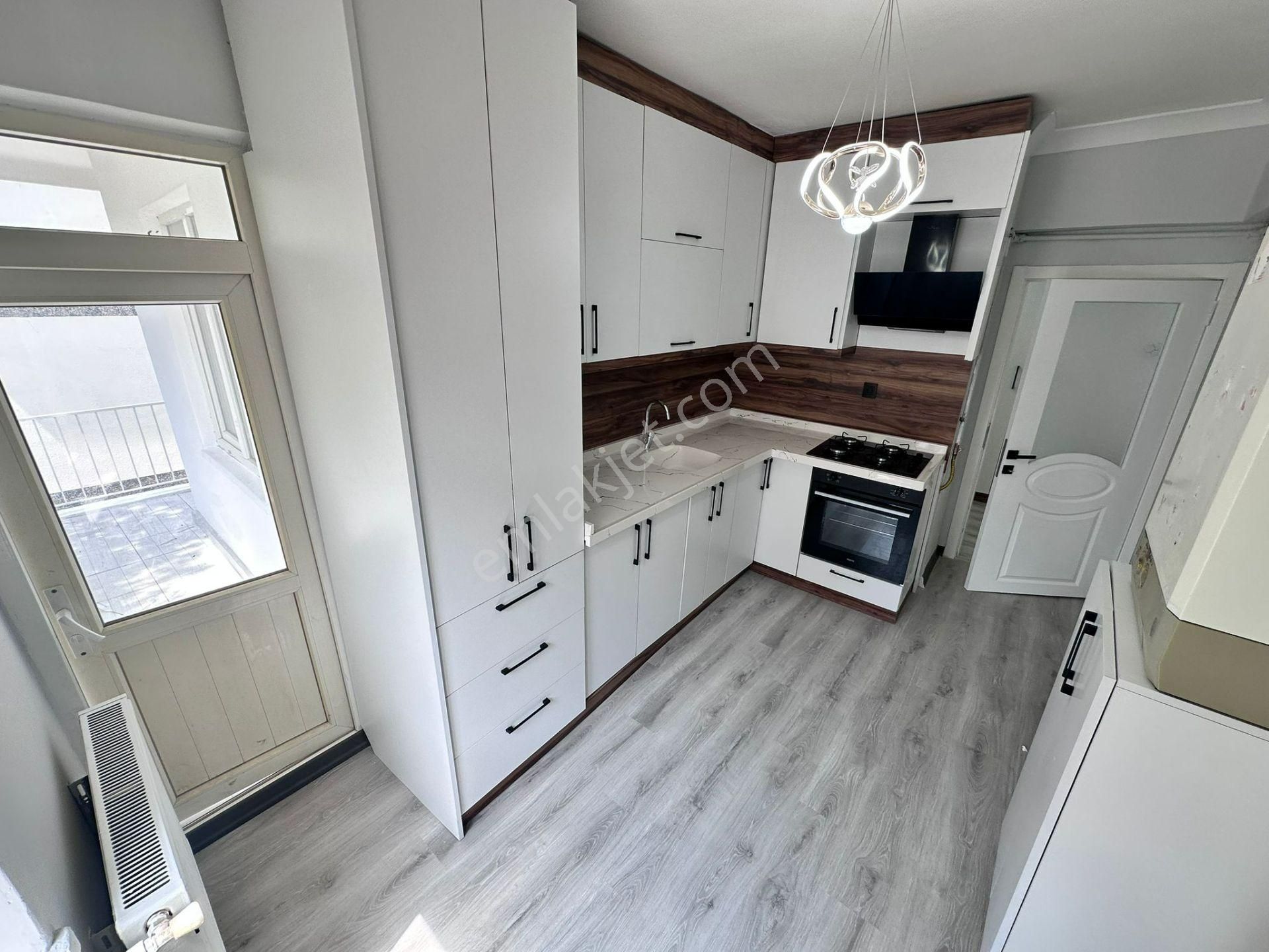Hayal' Den Mareşal Ç. Mh'de Bağımısz Geniş Ara Katta 3+1 Full Yapılı Daire **