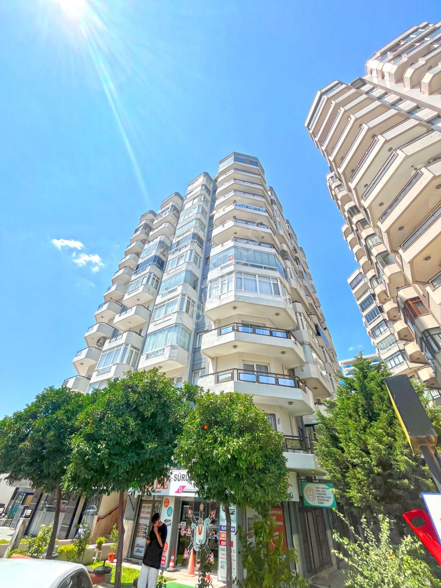 Karşıyaka Gün Sazak Bulvarında Satılık Manzaralı Geniş 3+1 Daire - Görsel 2