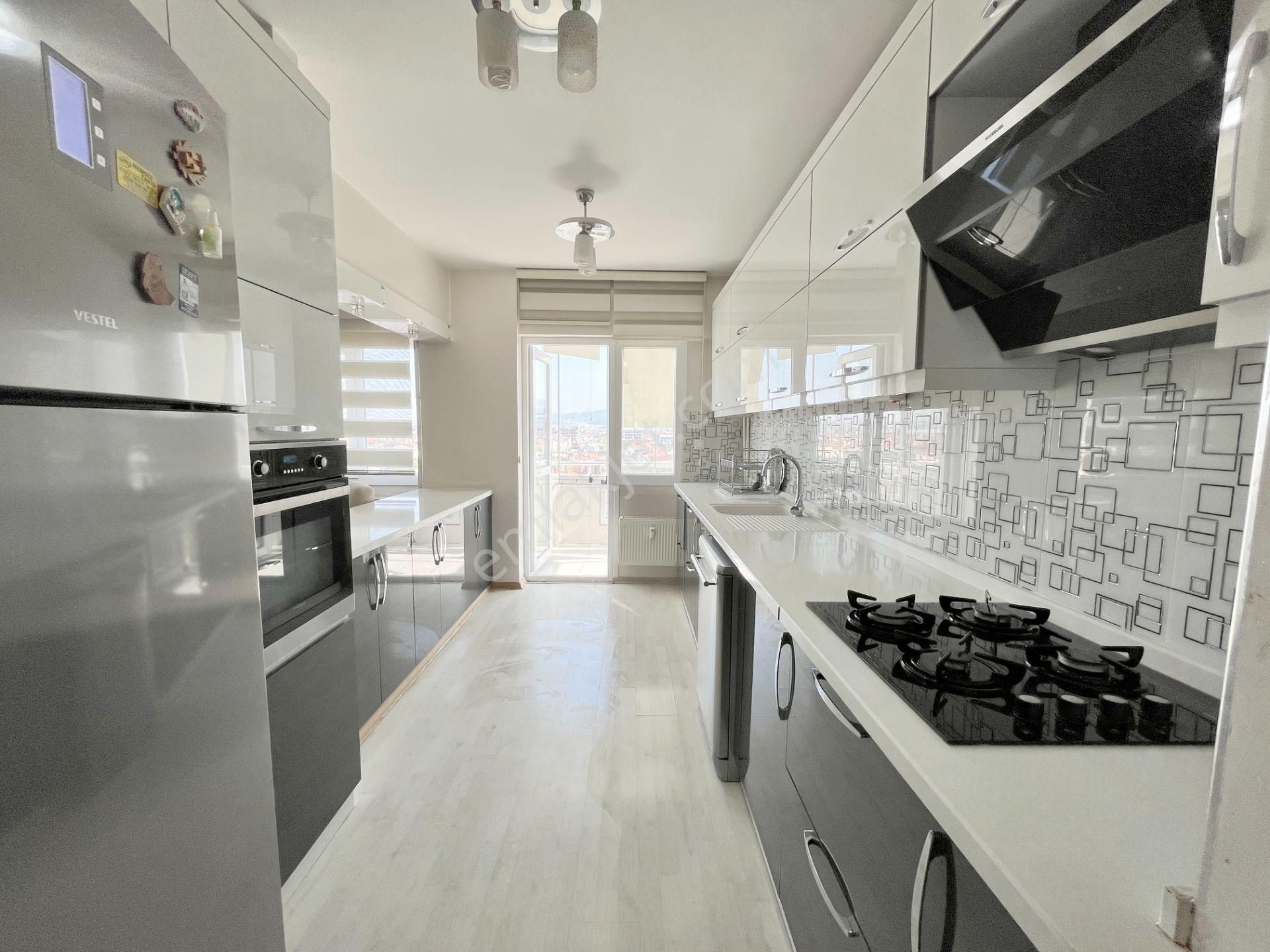 Karşıyaka Gün Sazak Bulvarında Satılık Manzaralı Geniş 3+1 Daire - Görsel 7