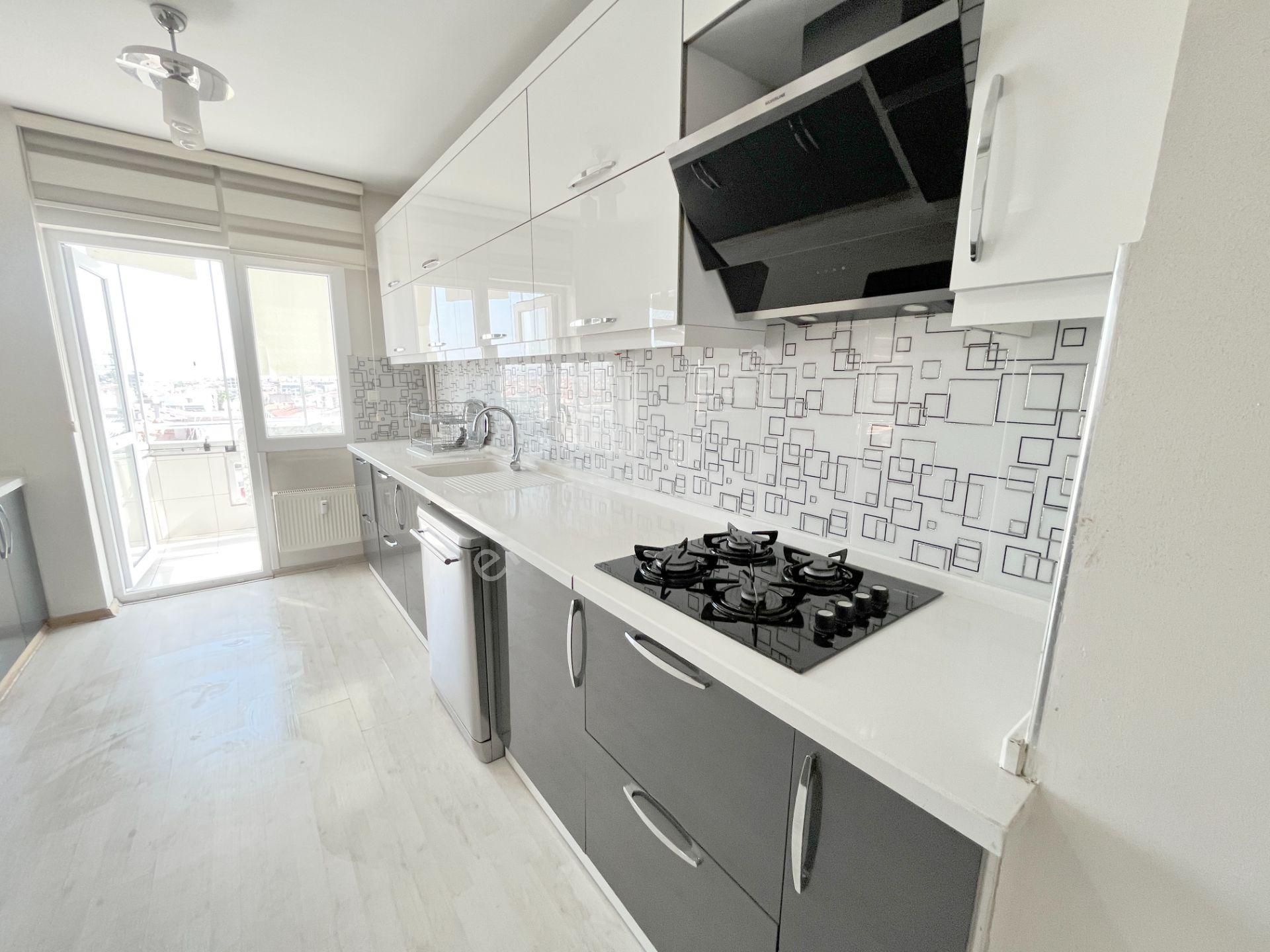 Karşıyaka Gün Sazak Bulvarında Satılık Manzaralı Geniş 3+1 Daire - Görsel 8