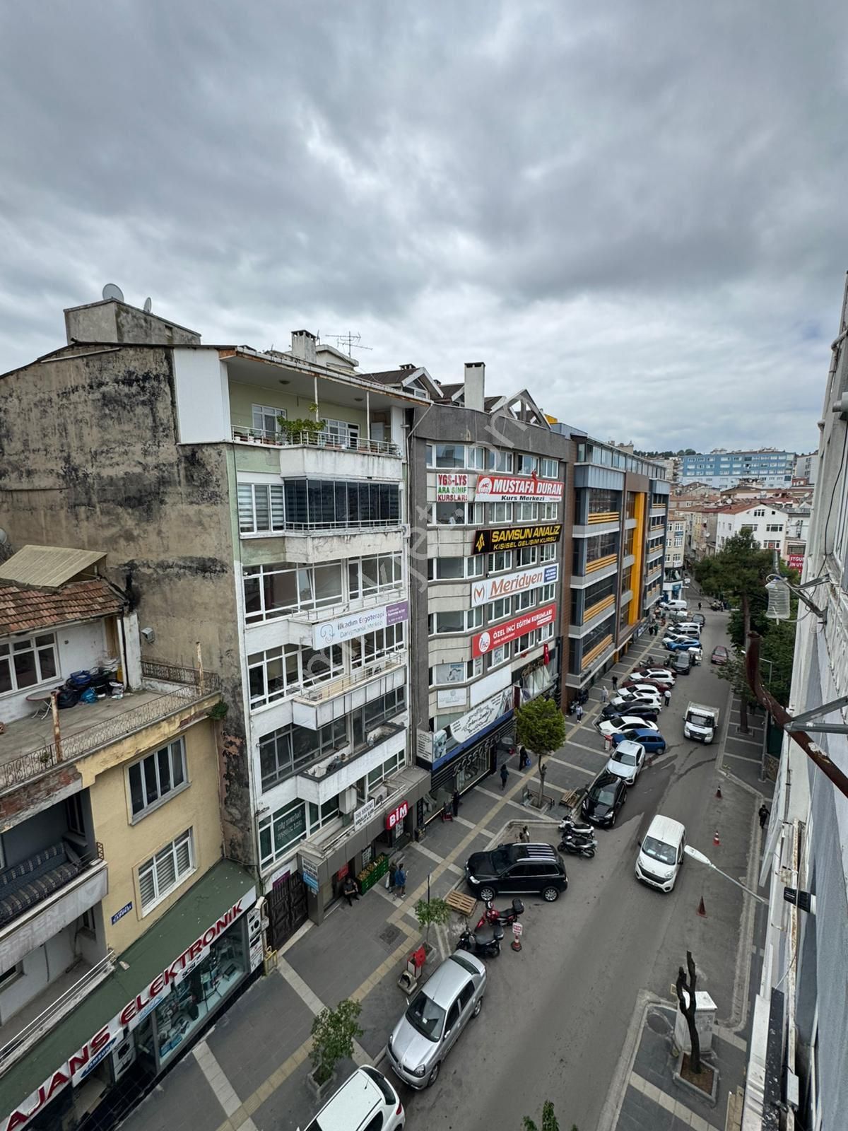 Ögretmen Evi Civarı Satılık Temiz Daire