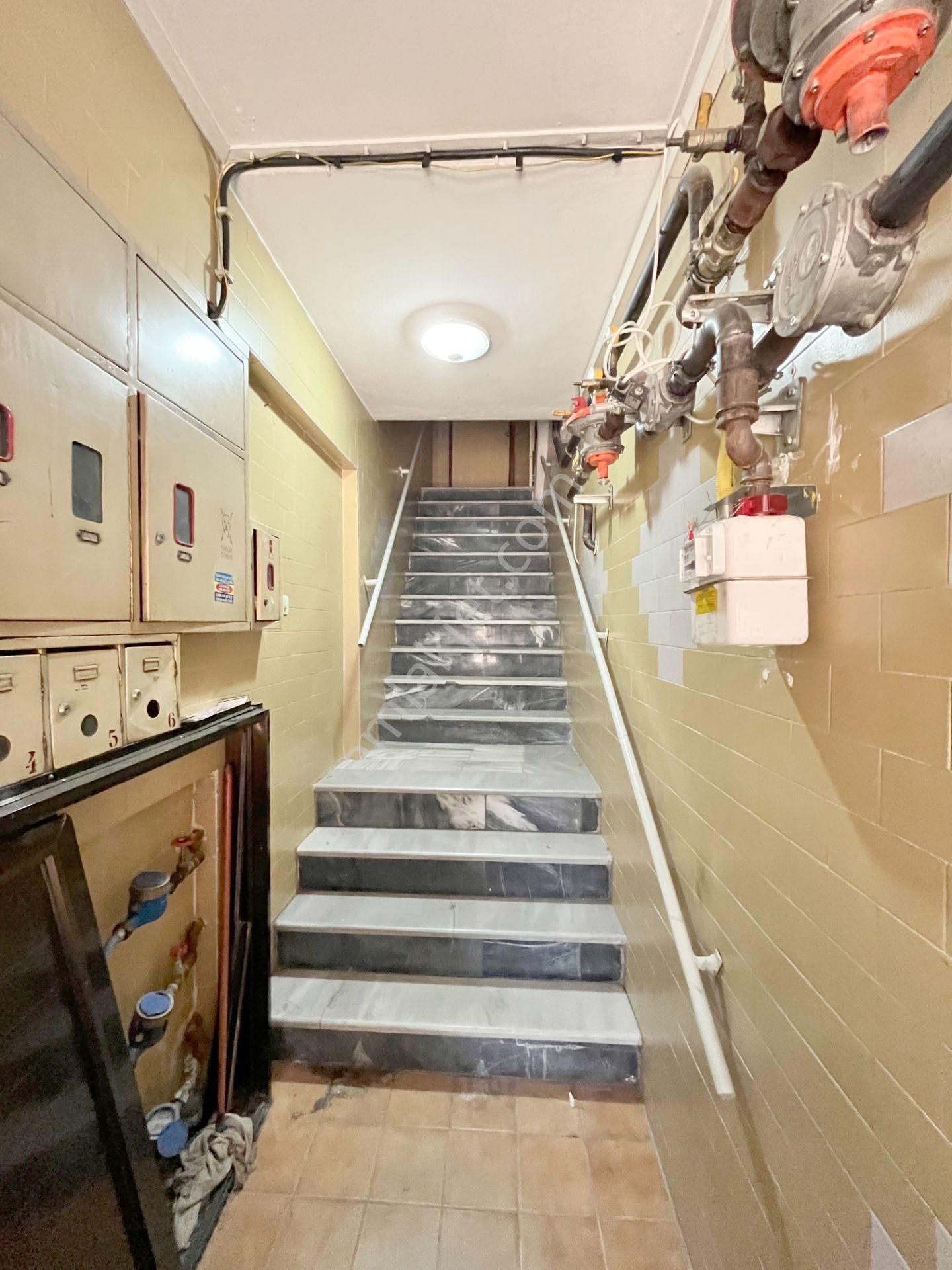 Bayraklı Sevgiyolu Üzeri Manzaralı Satılık 3+1 Daire Asansörsüz - Görsel 21