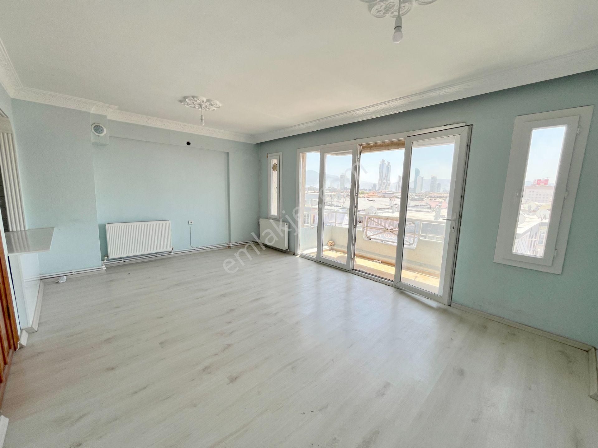 Bayraklı Sevgiyolu Üzeri Manzaralı Satılık 3+1 Daire Asansörsüz - Görsel 4