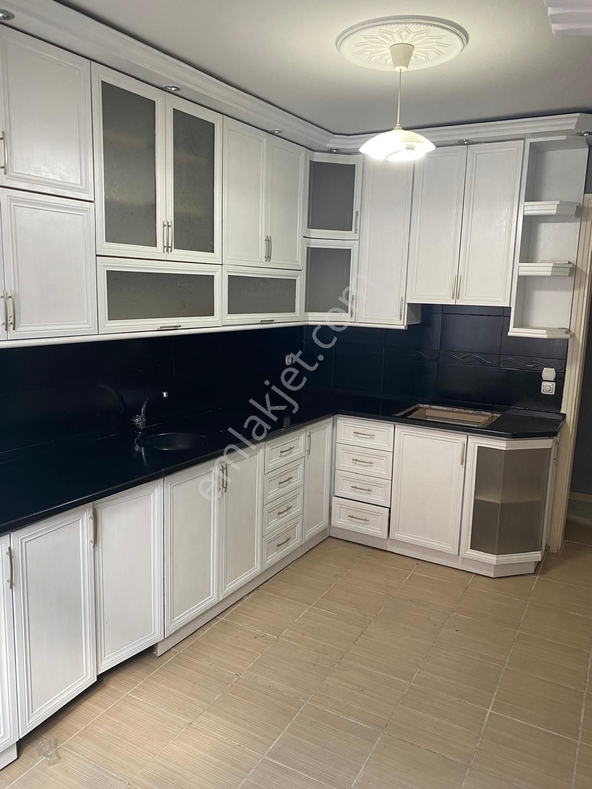 Manisa/soma Kiralık Sabri Balcı Okulu Civarı Arakat Daire