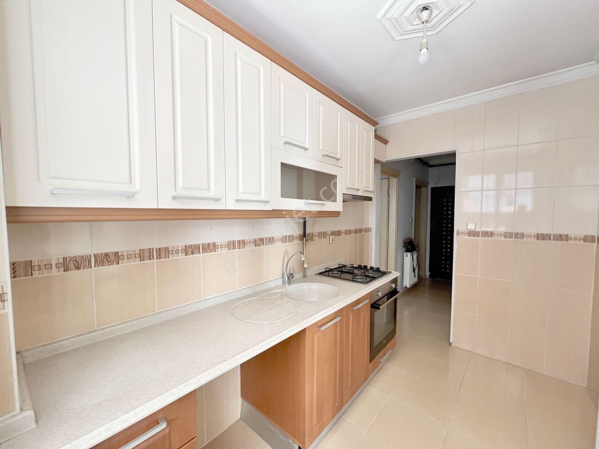 Karşıyaka Goncalar Mahallesinde Kapalı Mutfak 2+1 Kiralık Daire