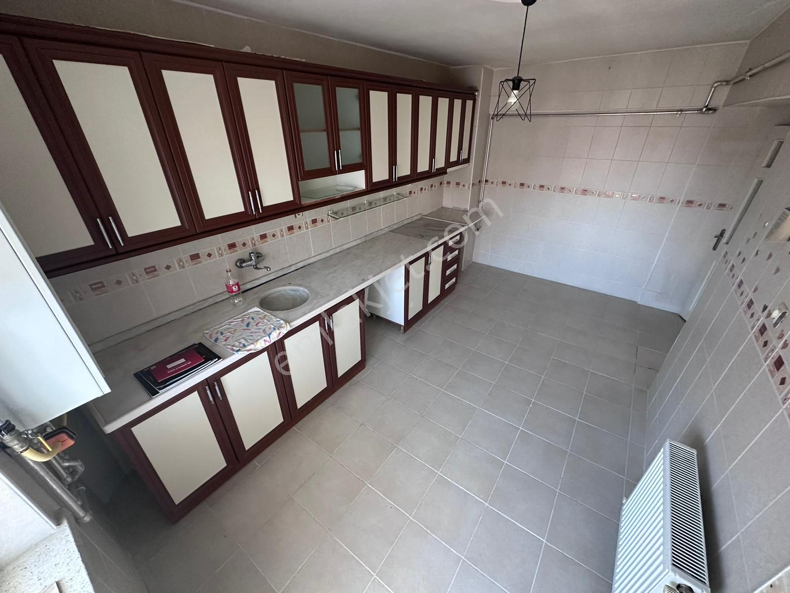 (1086) Keçiören Bağlumda Caddeye 2 Sokak 3+1 3.üst Katta Satılık Boş Daire