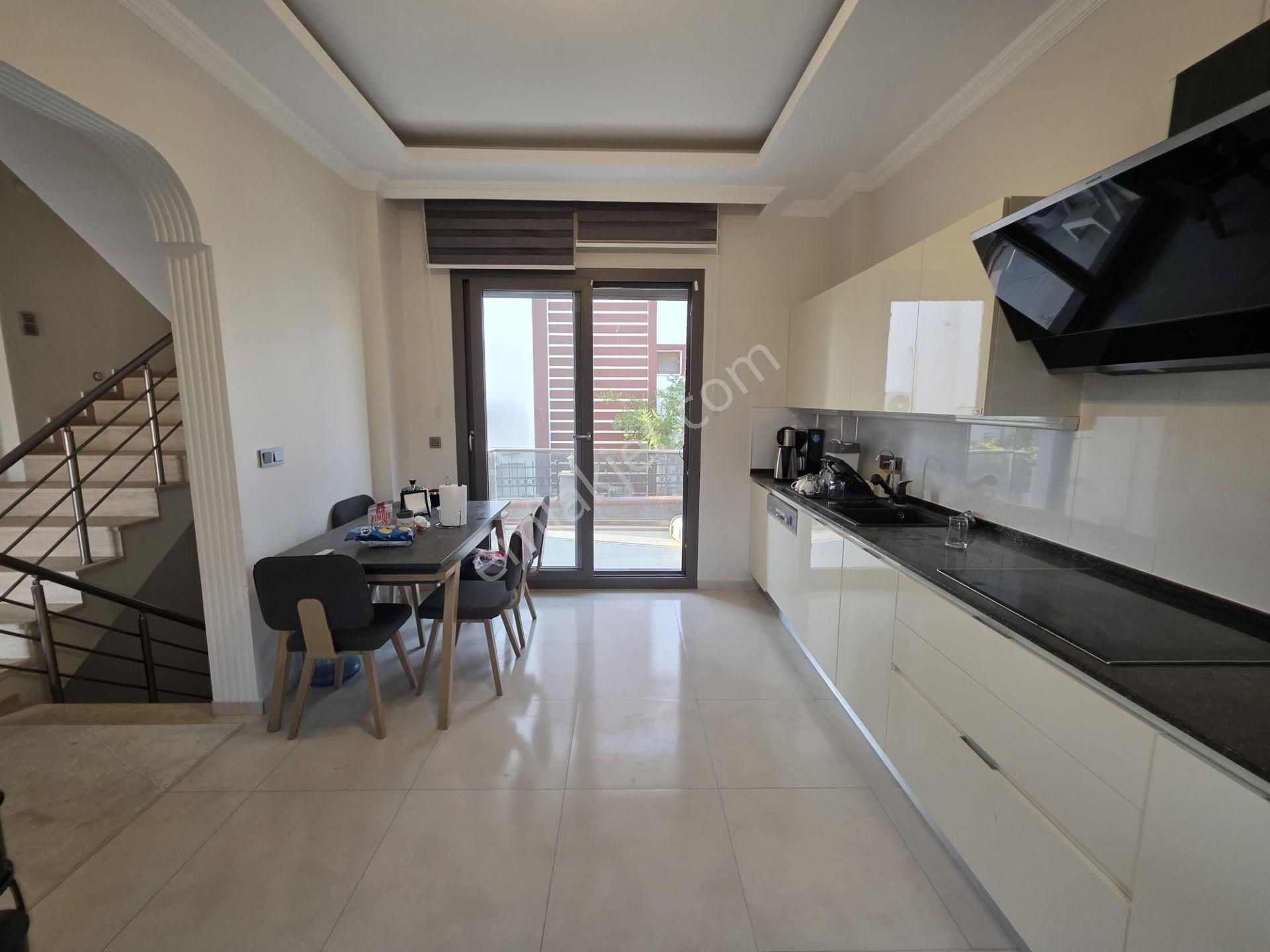 Denize 100 Metre Satılık Tam Müstakil Villa - Görsel 14