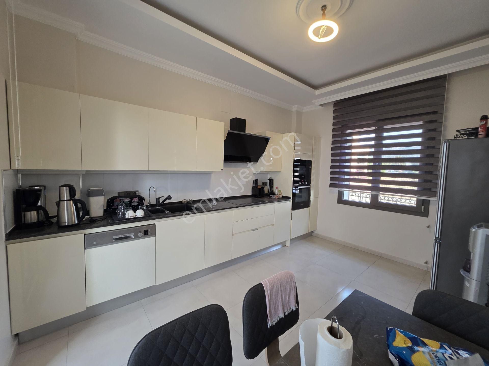 Denize 100 Metre Satılık Tam Müstakil Villa - Görsel 13