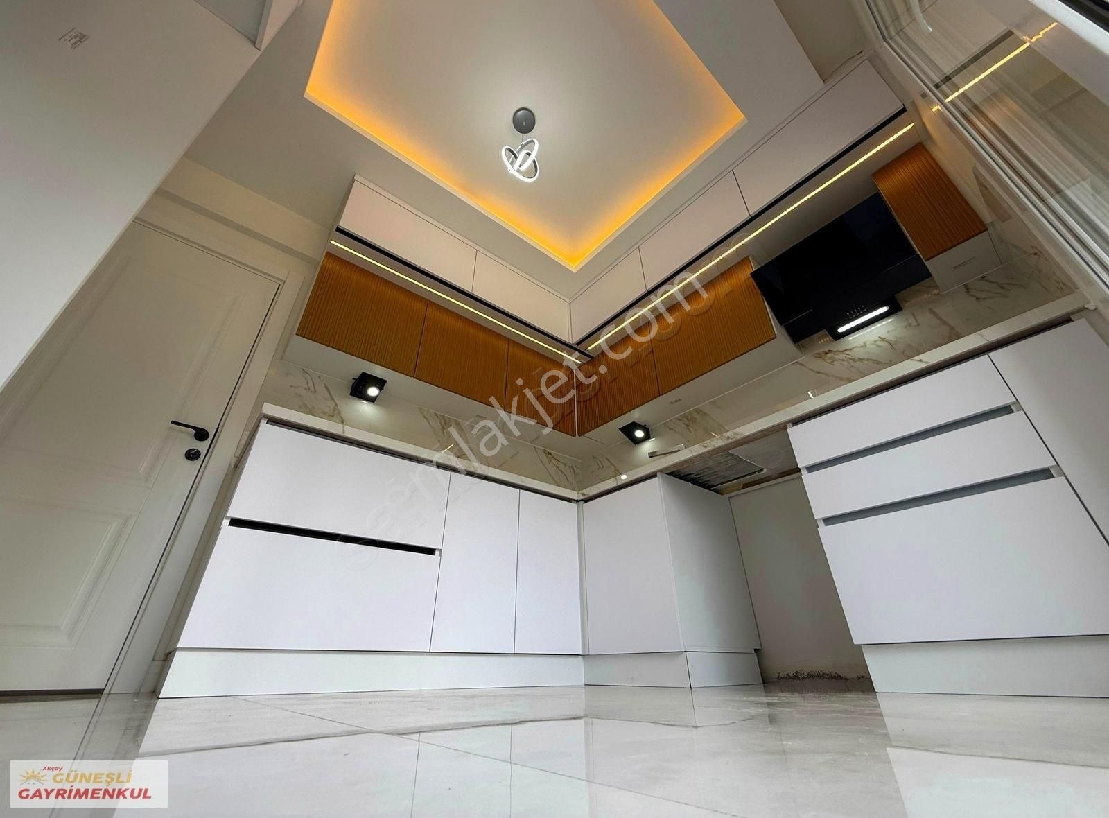 "güneşli'den" Akçay'da Ebeveyn Banyolu&hamam Konseptli 3+1 Daire