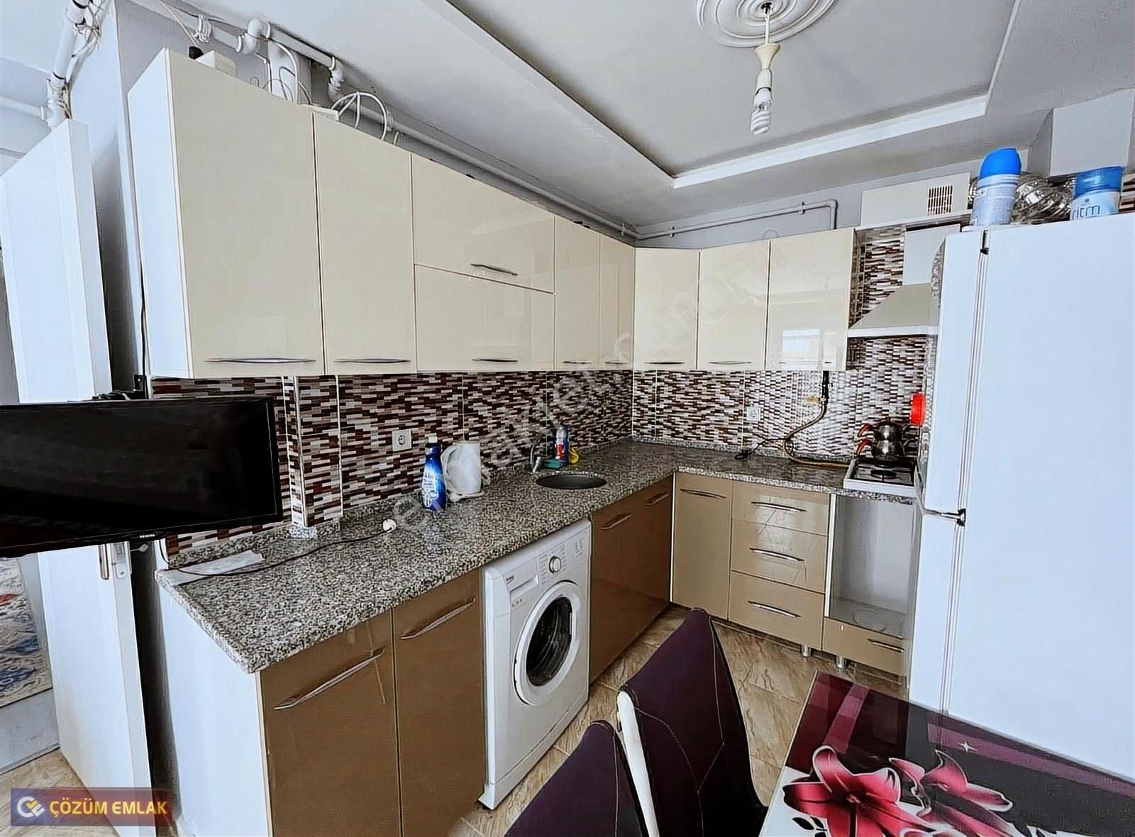 Çözüm Emlak'tan 23 Parkı Civarı 2+1 Eşyalı Ara Kat Kiralık Daire