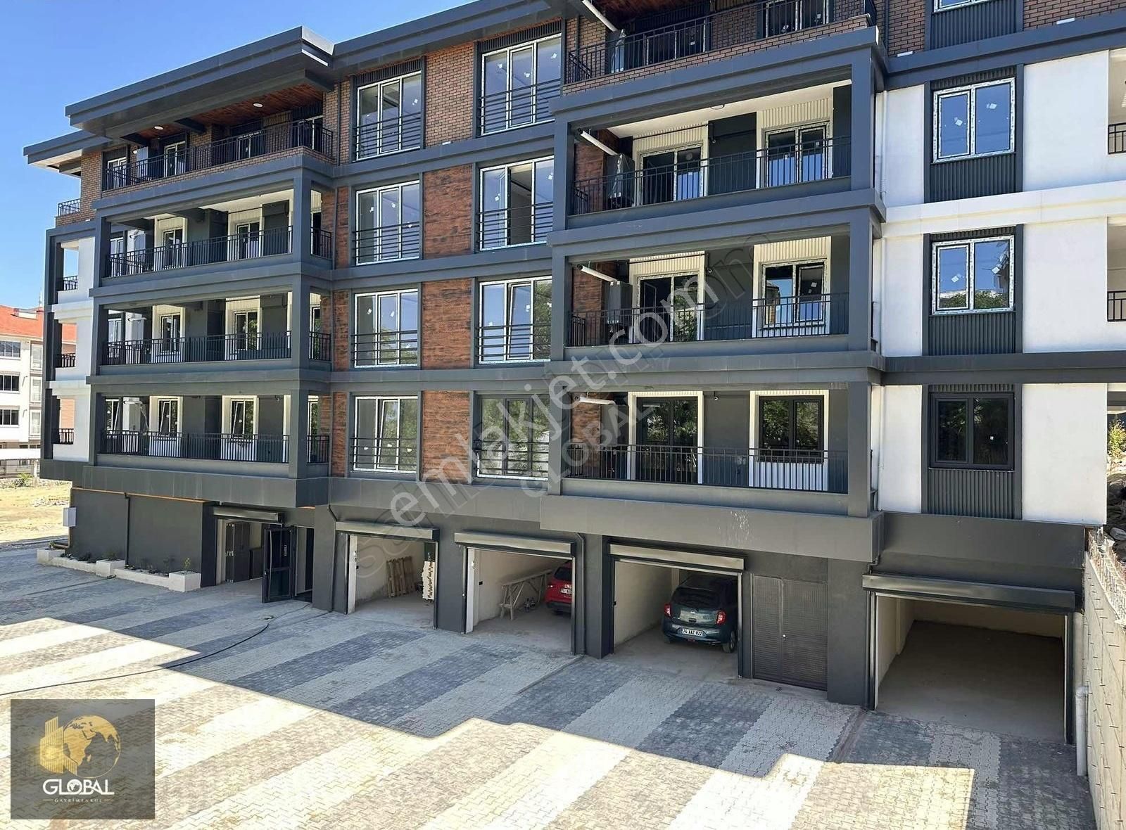 Karaköyde, Site İçerisinde 3+1 Satılık Lüx Daire