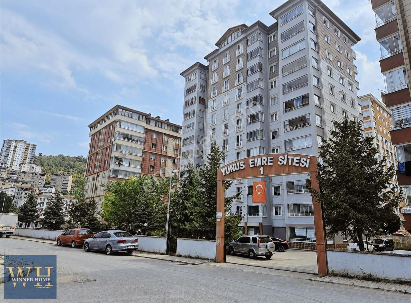 Yunus Emre Sitesinde İçi Özel Yapılmış Geniş 3+1