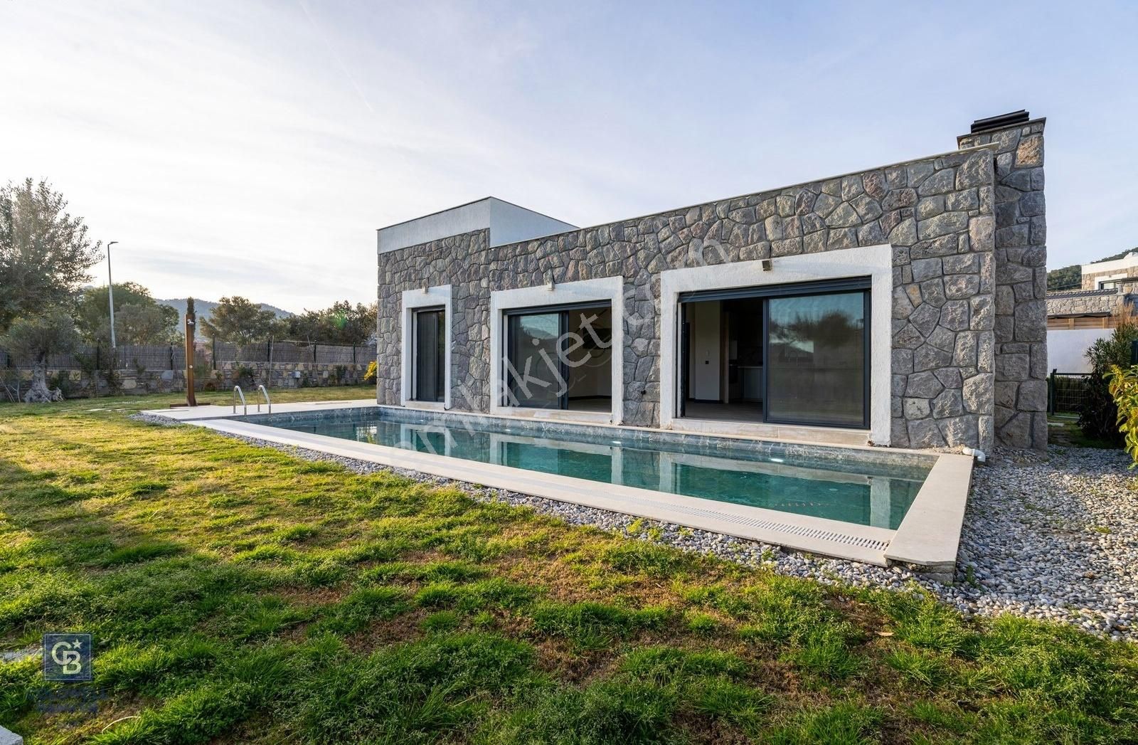Bodrum Ortakent Satılık Tek Katlı Özel Havuzlu Bahçeli 3+1 Villa
