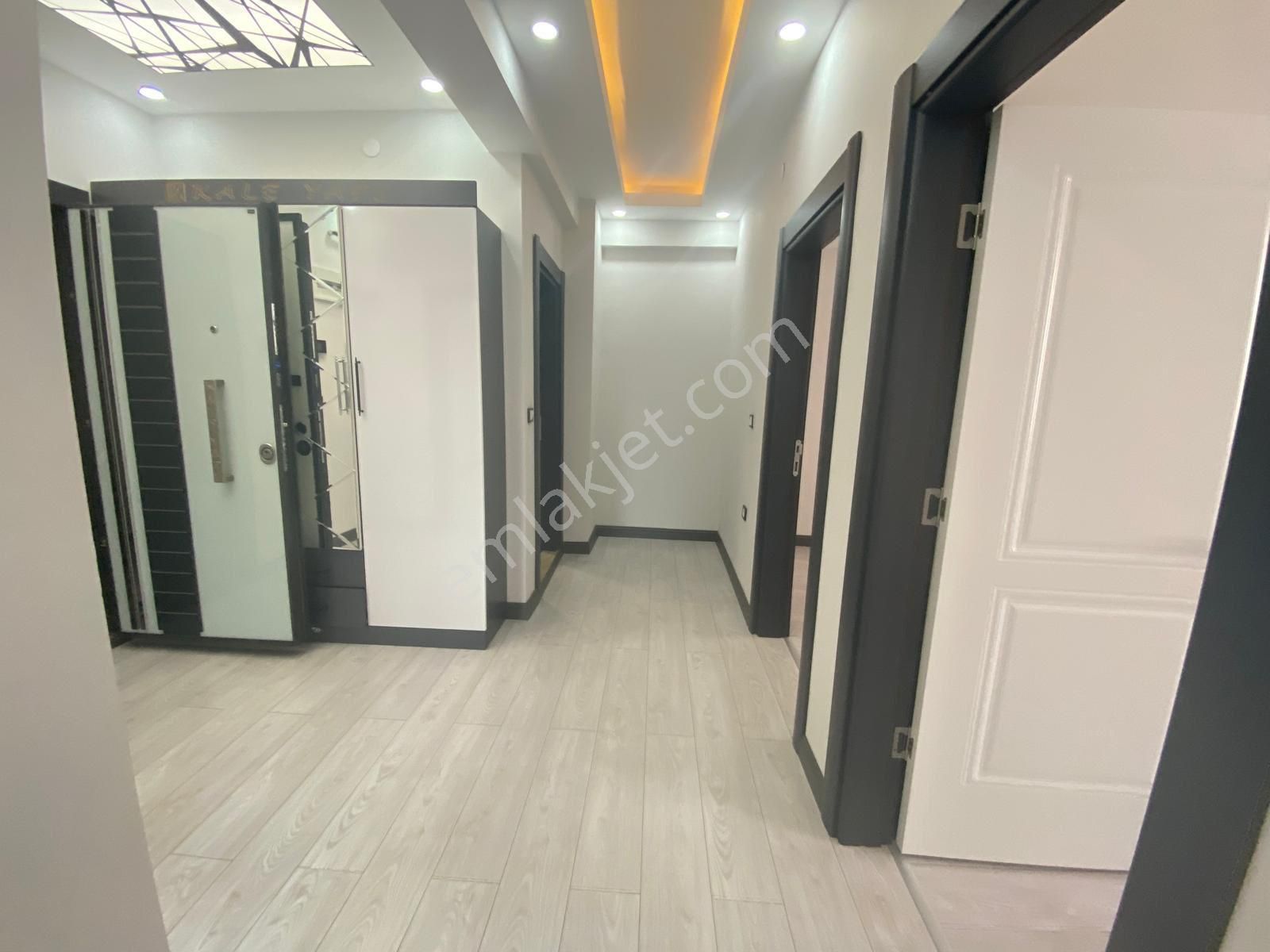 Üniversite Yakını Ara Kat Lüks 2+1 Kap.balkon Otopark Güney Ceph
