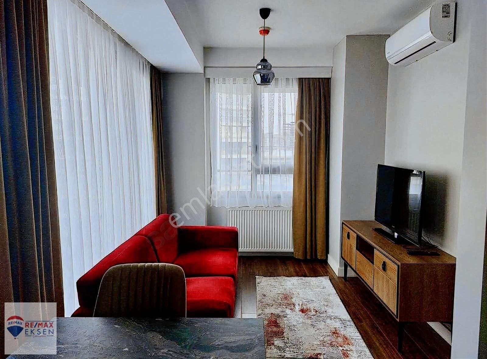 Emine Göktürk,den İnistanbul,da Full Eşyalı Balkonlu 2+1
