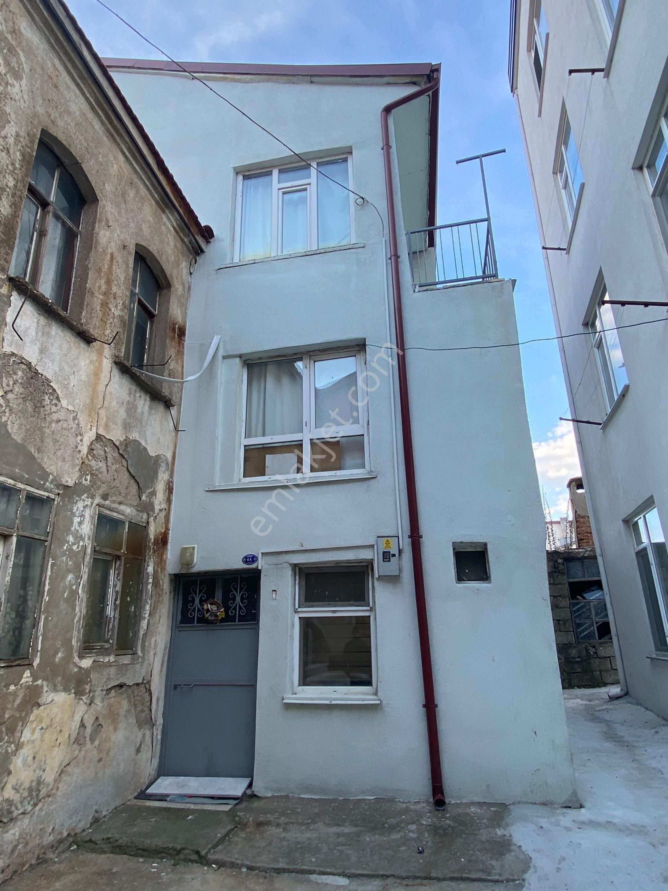 Eğirdir Çarşı Merkezde Tripleks Ev