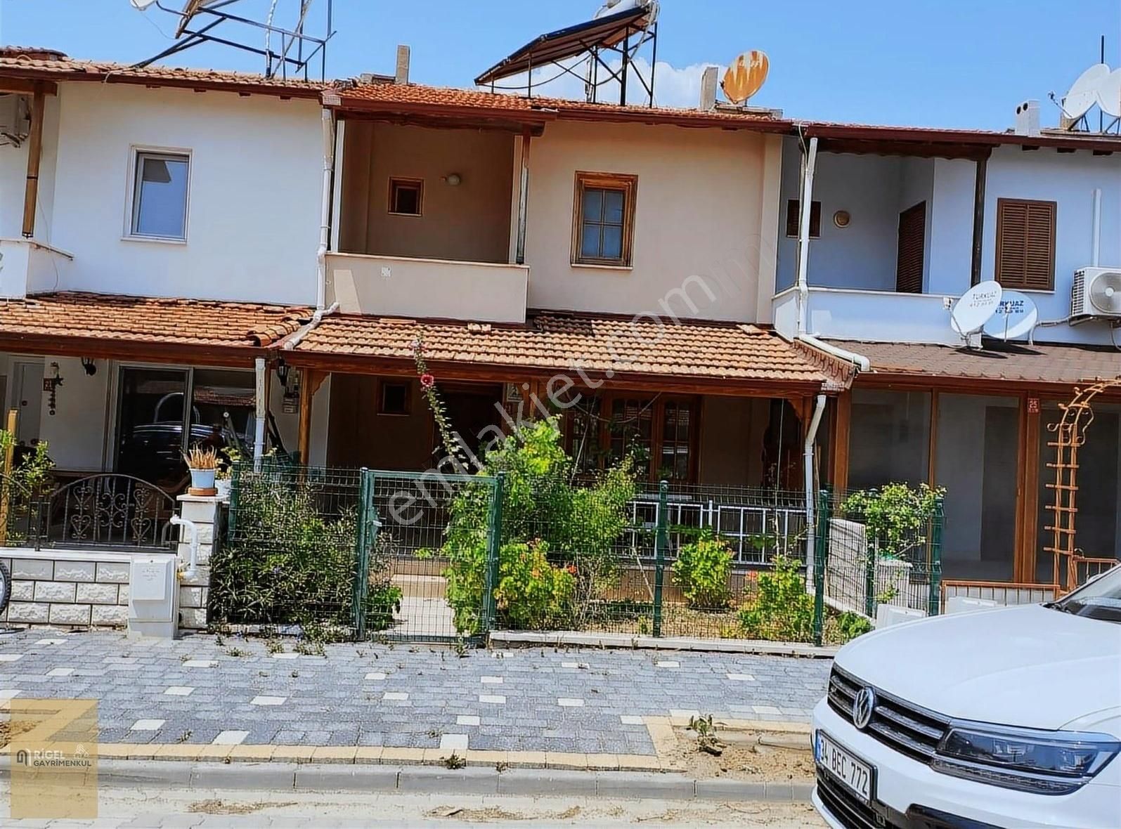 Burhaniye Orjan Tatil Sitesi'nde Satılık Villa