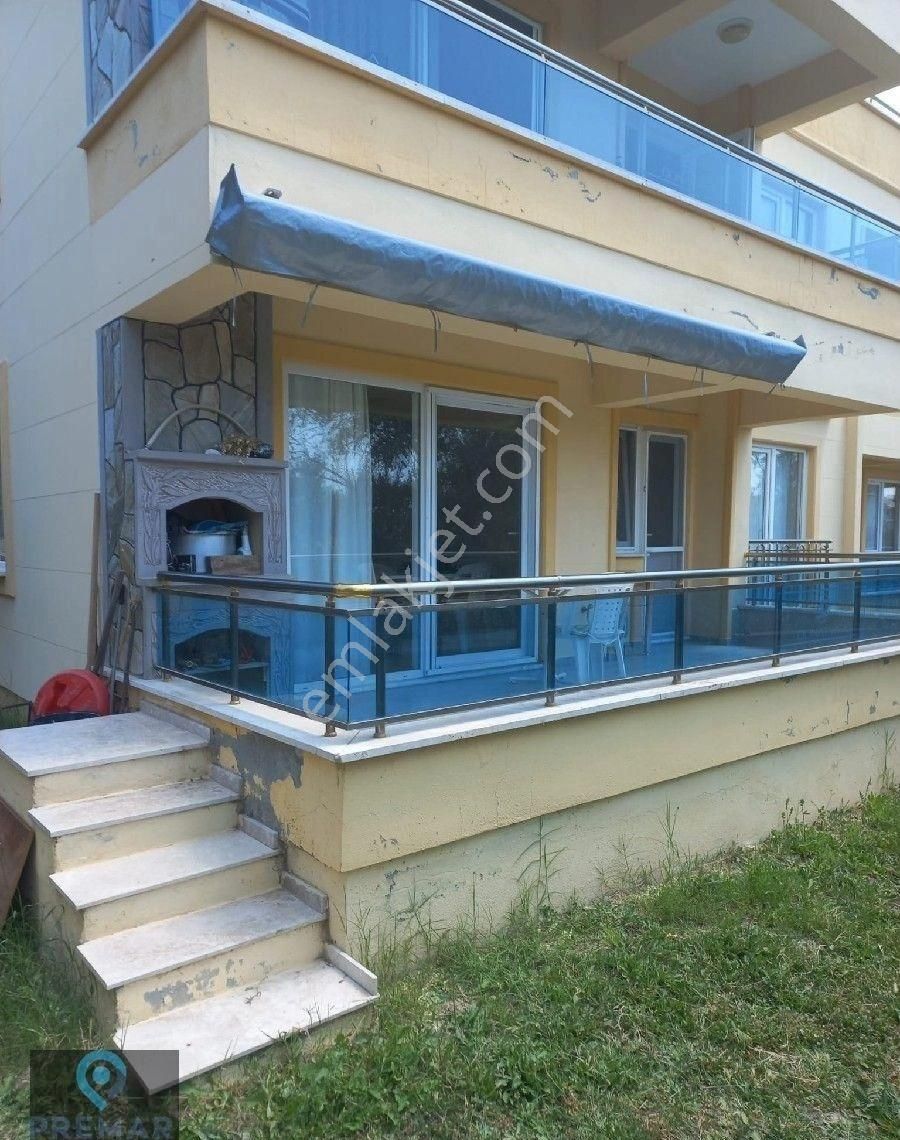 Premar Ayvada'dan Küçúkkuyu'da Bahçe Katı 2 Oda 1 Salon Daire.