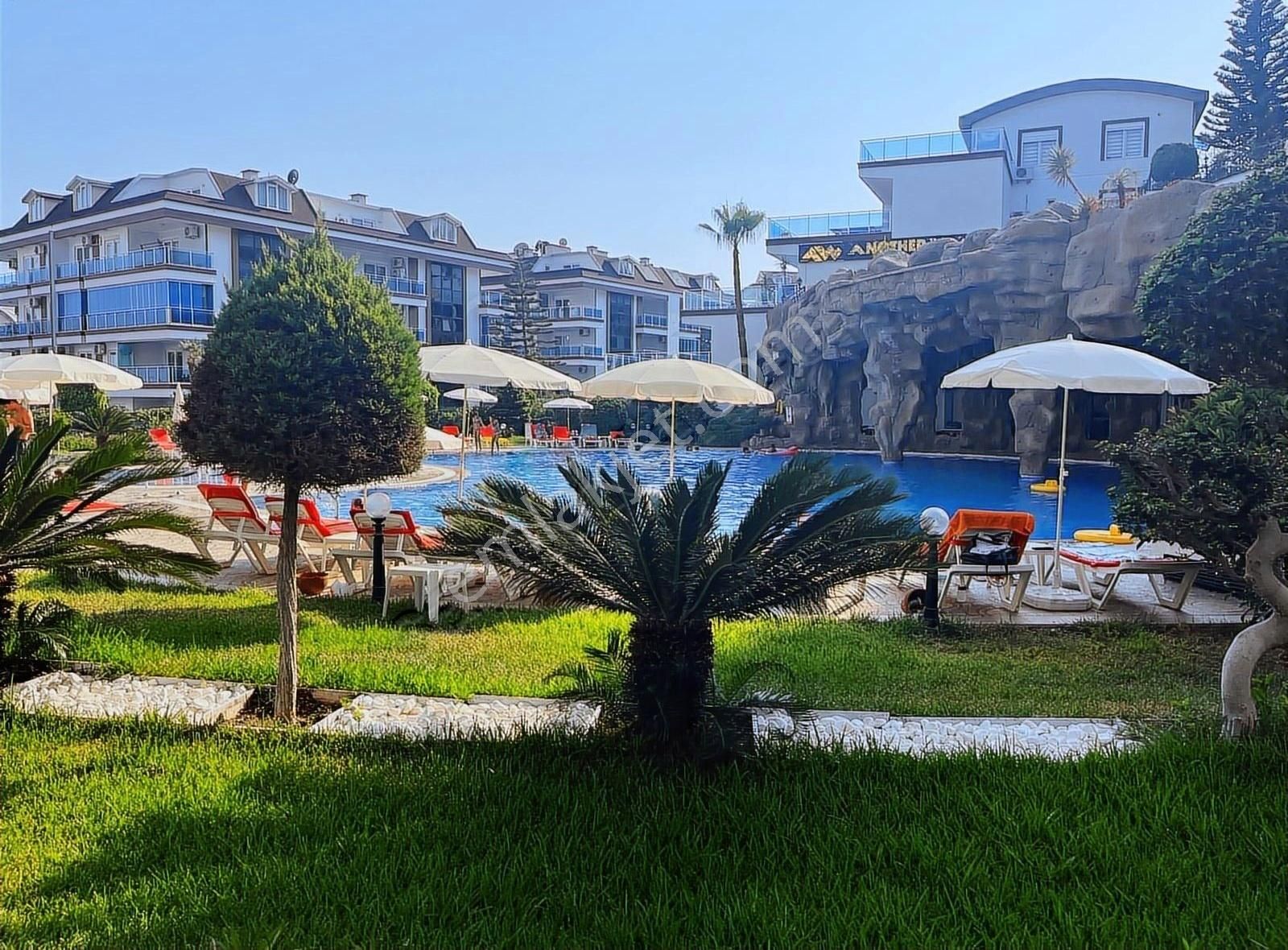 Lüx Sitede Full Eşyalı Birçok Havuzlu Satılık Daire