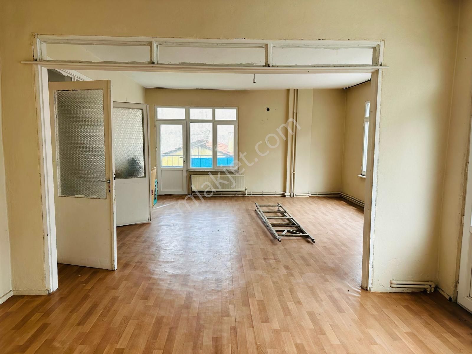 Gölcük Sahibinden Satılık 4 Daire 1 Dükkan = Komple Bina - Görsel 11