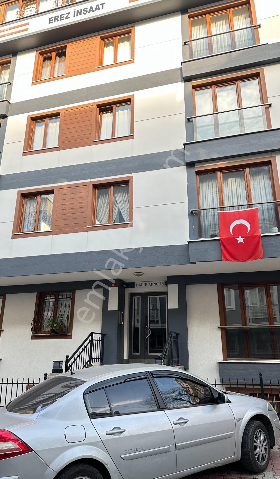 Çekmeköy Plazalara Yakın Metroya 15 Dk Kiralık Düz Giriş 2+1/75m2 Daire