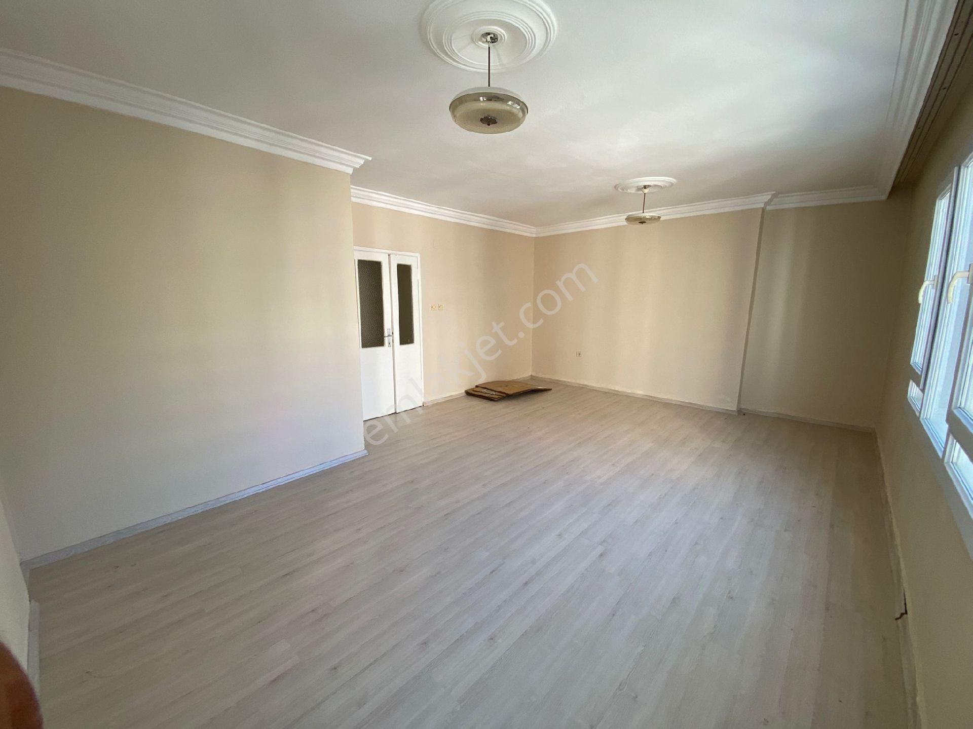 Kurttepe Metro Durağında 3+1 Bürüt 170 Net 150 M2 Daire Satılıktır