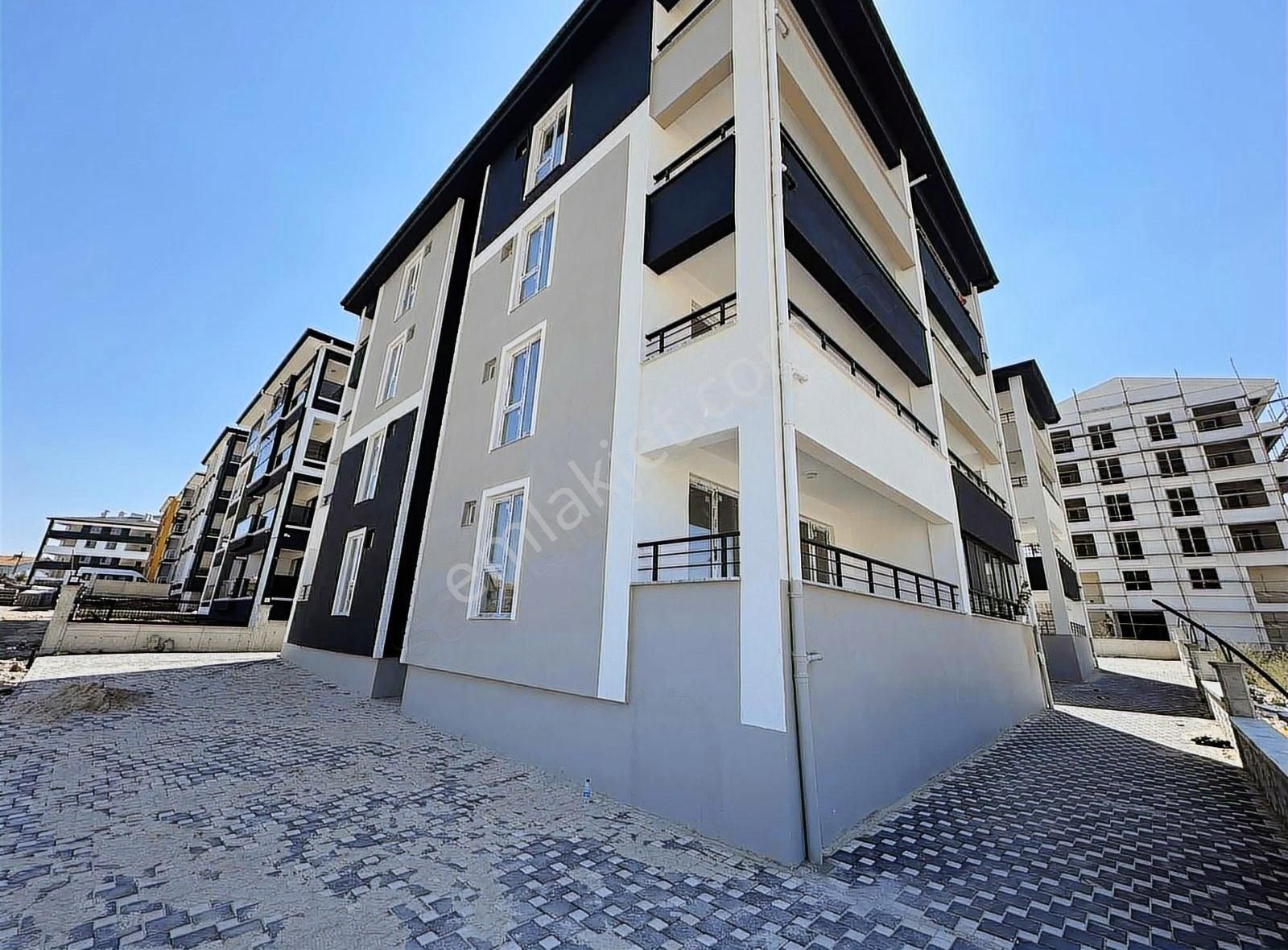Geniş Balkonlu 1+1