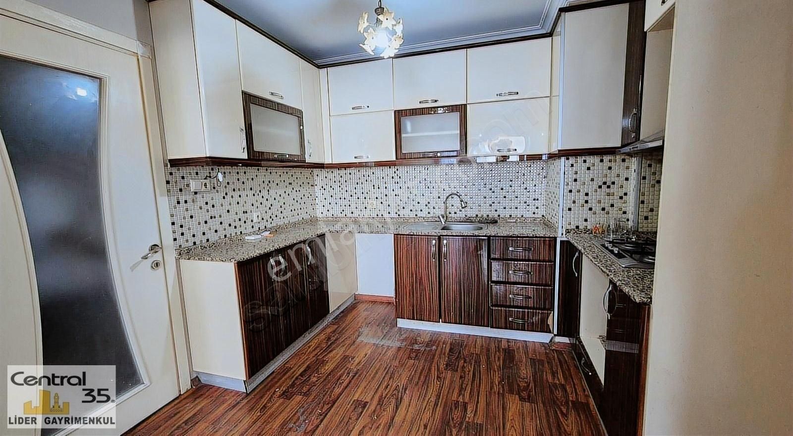 Central 35 Den Hürriyet Mh.110 M2 3+1 Arakat Ebeveyn Banyolu