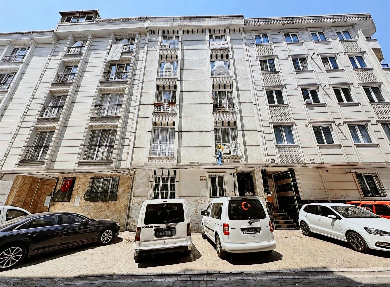 Remax Gelişim 2'den Kiralık 2+1 Balkonlu Yüksek Giriş